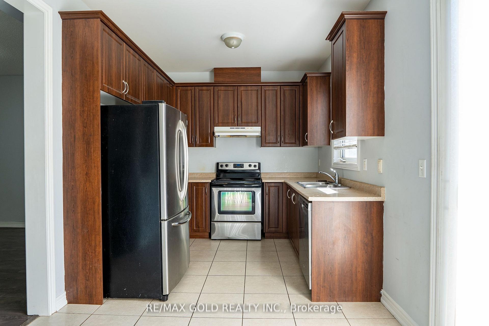 Photo 10 of Unit (Upper), 11 Vanderpool Crescent, Brampton, Bram East — HOMEH