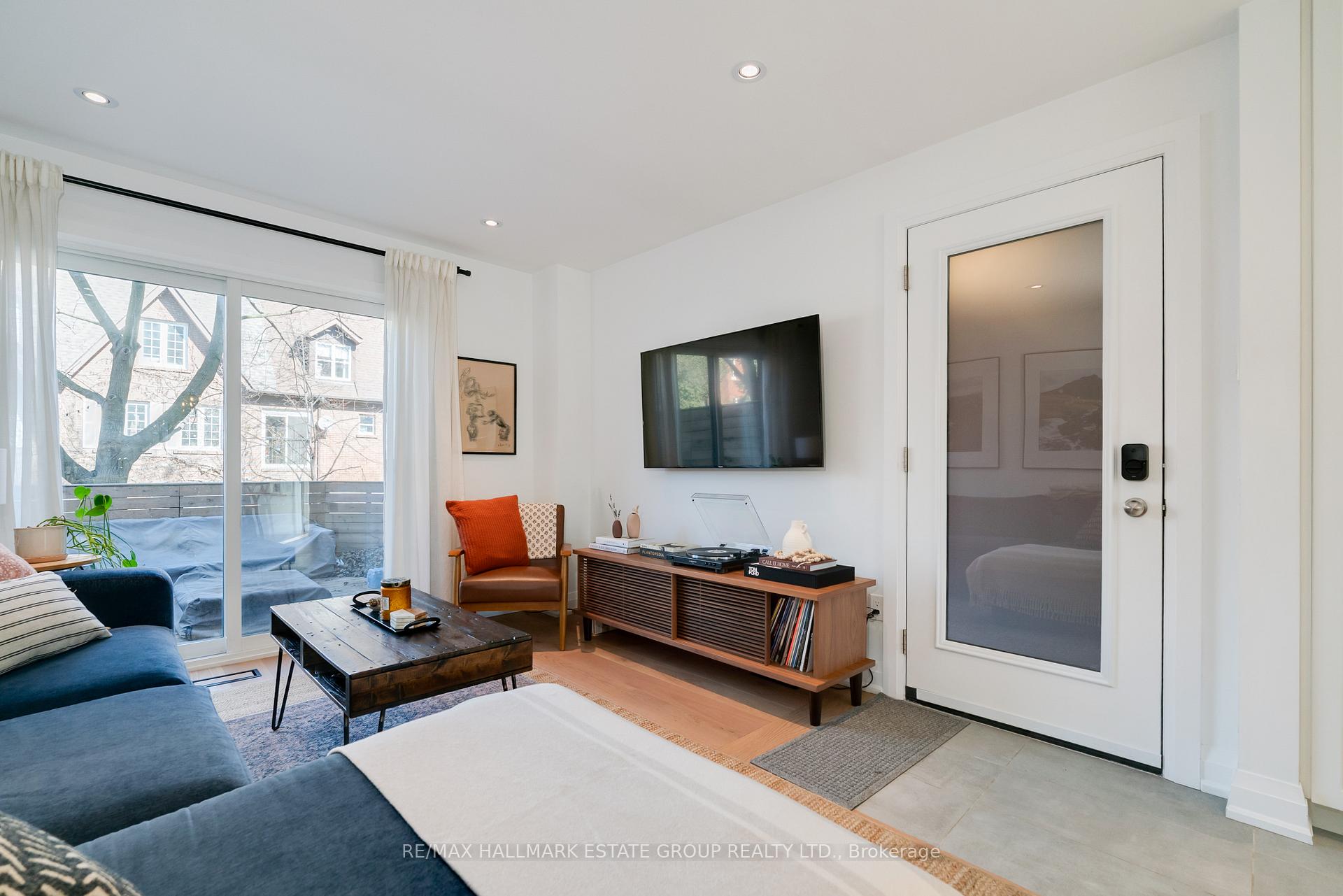 Photo 6 of Unit Lower, 51 Longboat Avenue, Toronto, Waterfront Communities — HOMEH