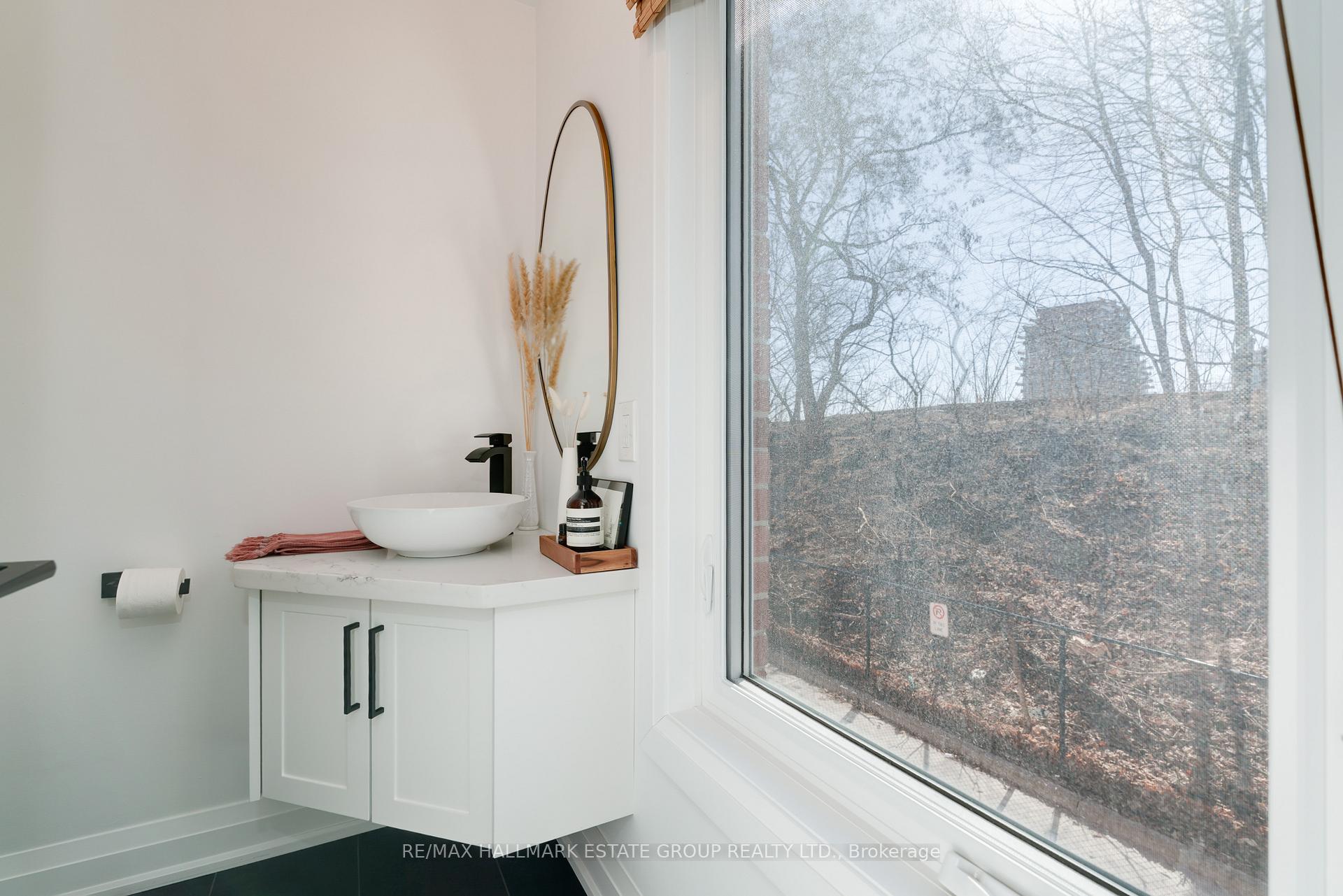 Photo 16 of Unit Lower, 51 Longboat Avenue, Toronto, Waterfront Communities — HOMEH