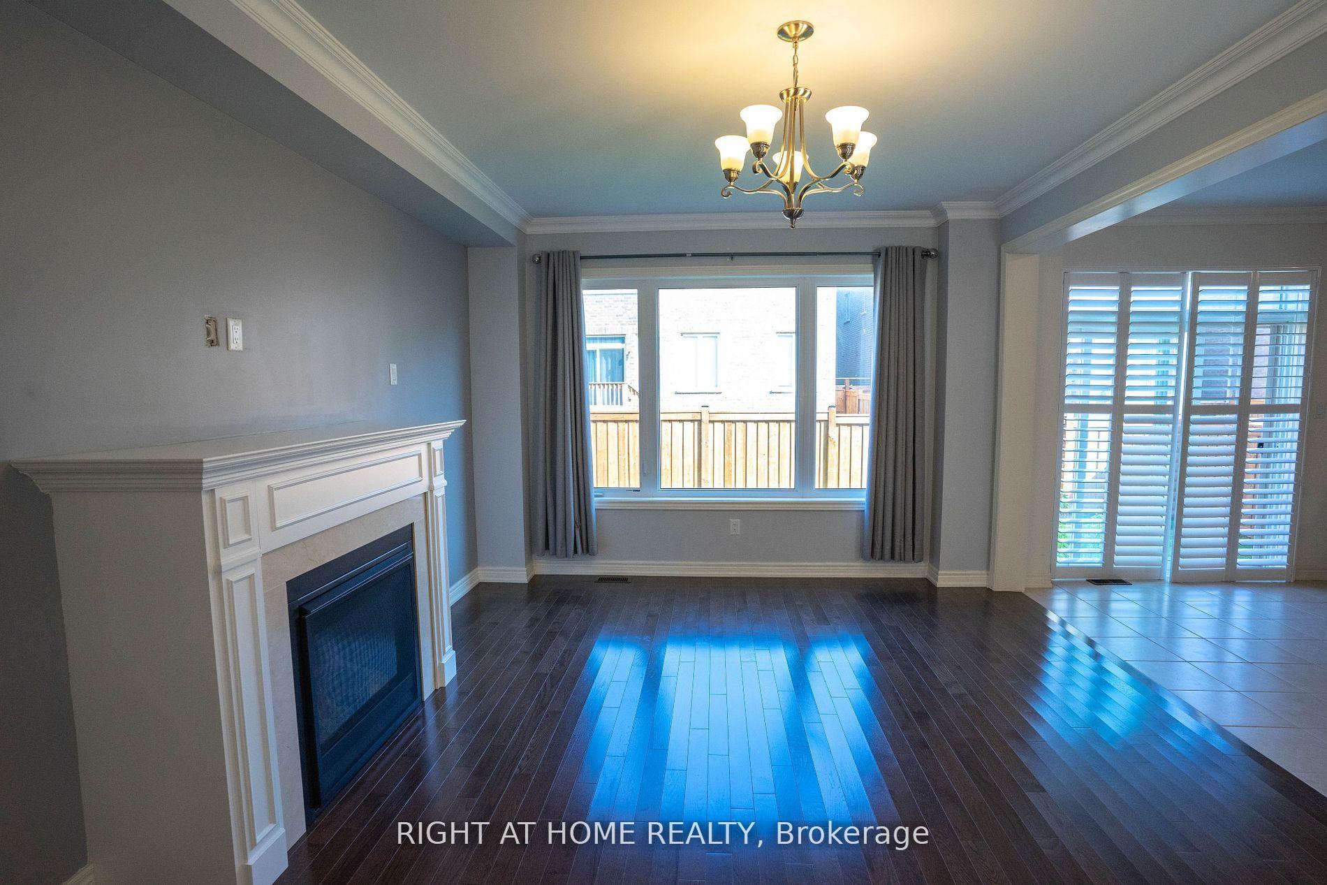 Photo 4 of 29 Boone Crescent, Vaughan, Kleinburg — HOMEH