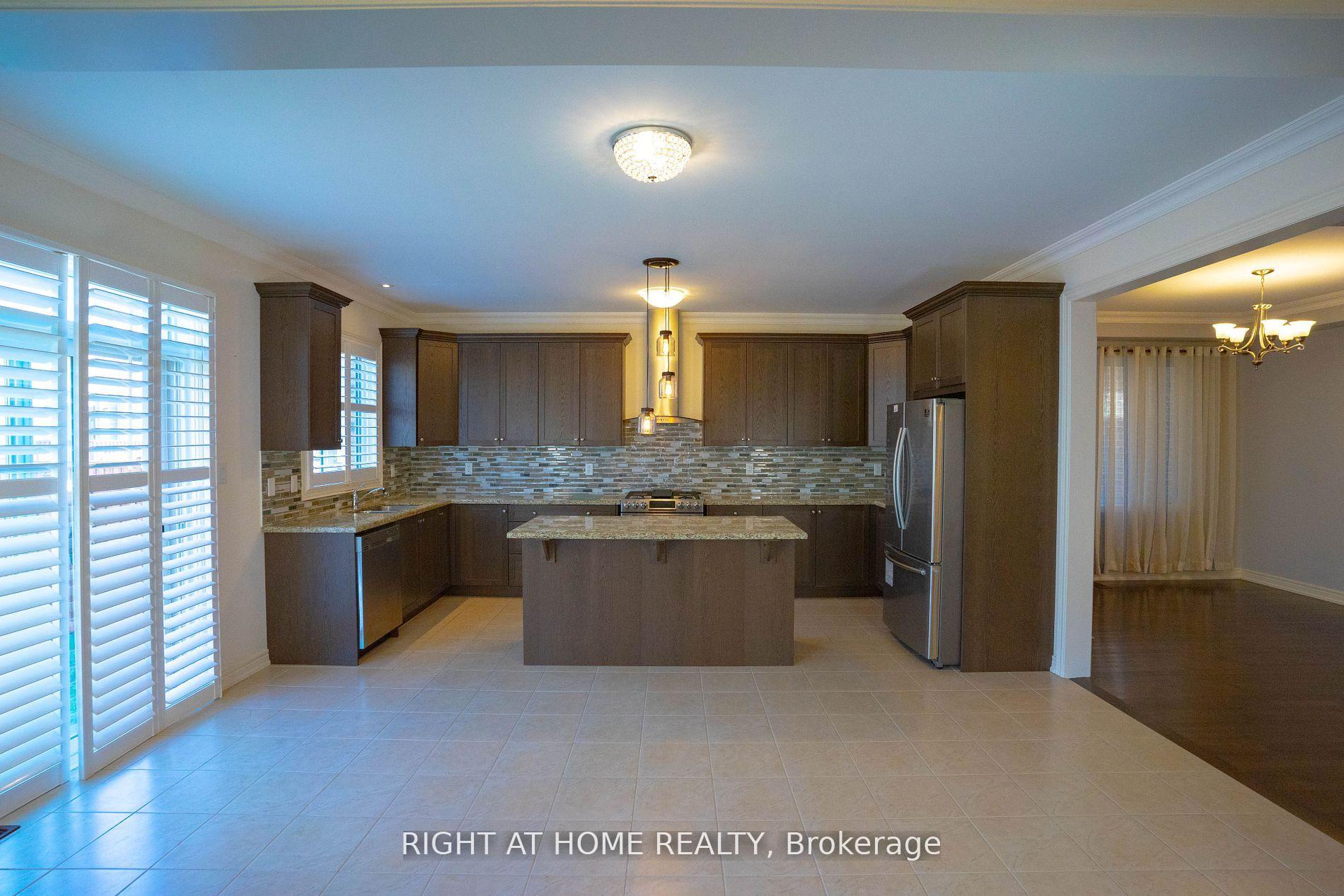 Photo 6 of 29 Boone Crescent, Vaughan, Kleinburg — HOMEH