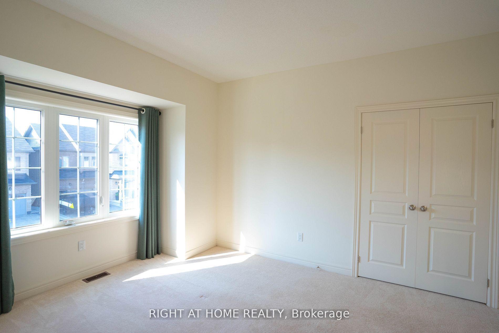 Photo 7 of 29 Boone Crescent, Vaughan, Kleinburg — HOMEH