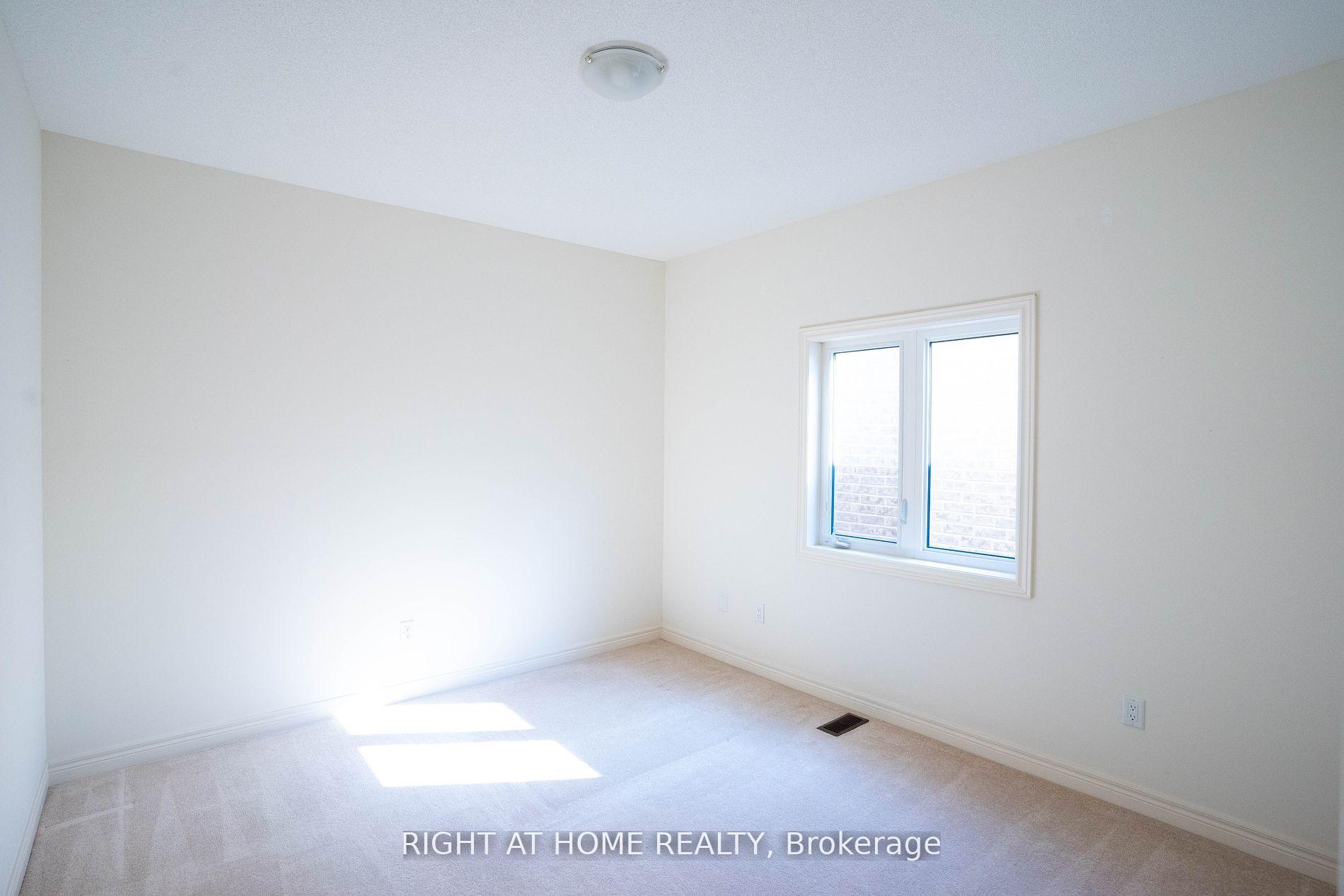 Photo 8 of 29 Boone Crescent, Vaughan, Kleinburg — HOMEH