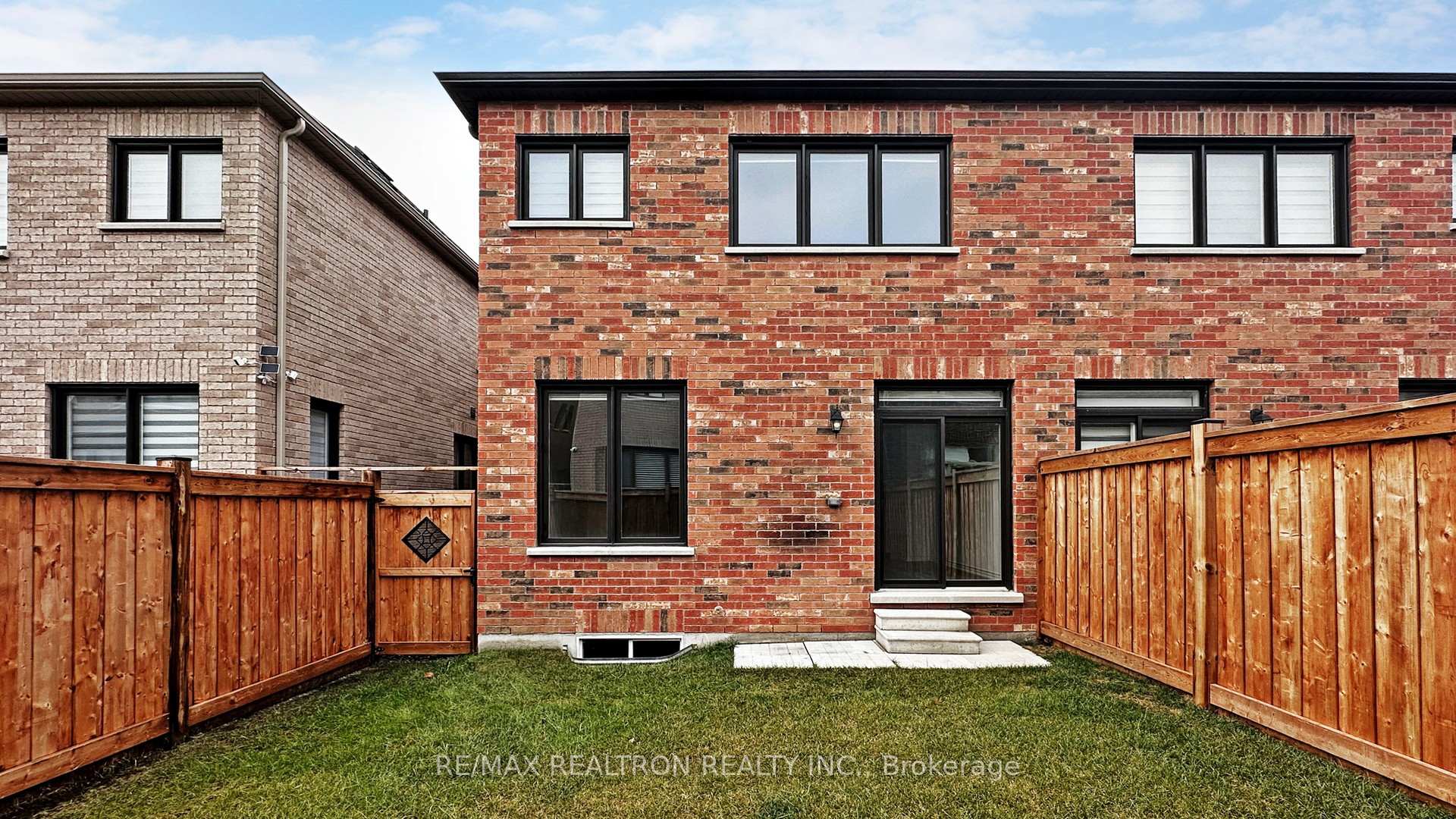 Photo 36 of 19 Macpherson St, Whitby, Rural Whitby — HOMEH