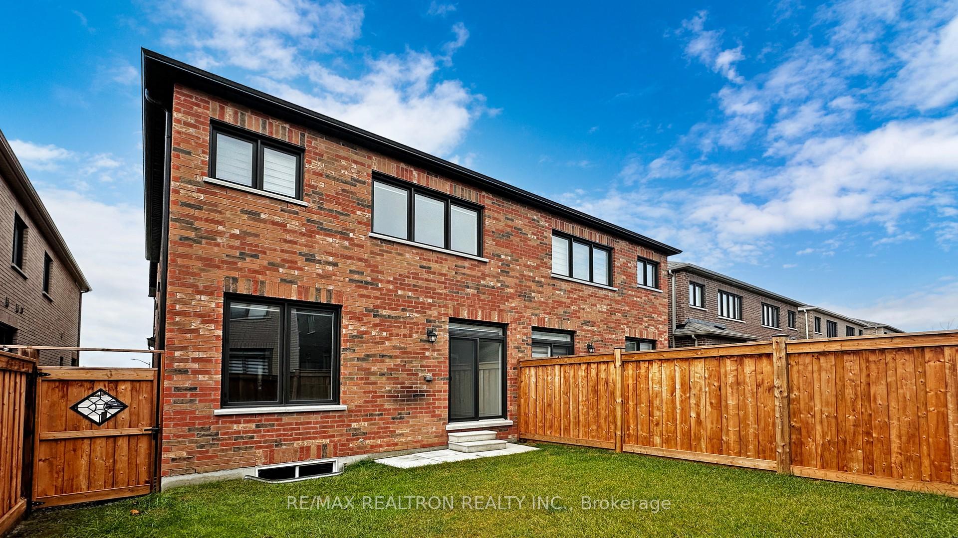 Photo 38 of 19 Macpherson St, Whitby, Rural Whitby — HOMEH
