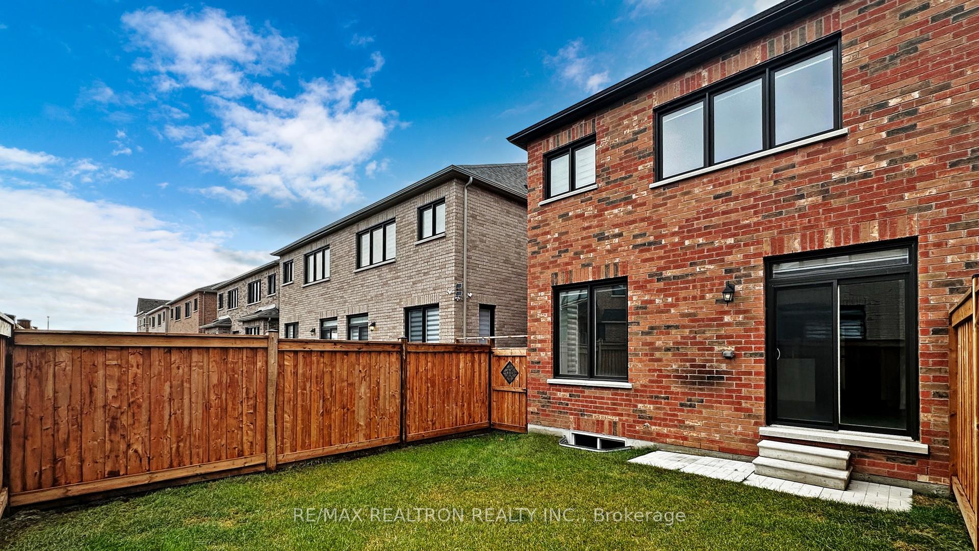 Photo 37 of 19 Macpherson St, Whitby, Rural Whitby — HOMEH
