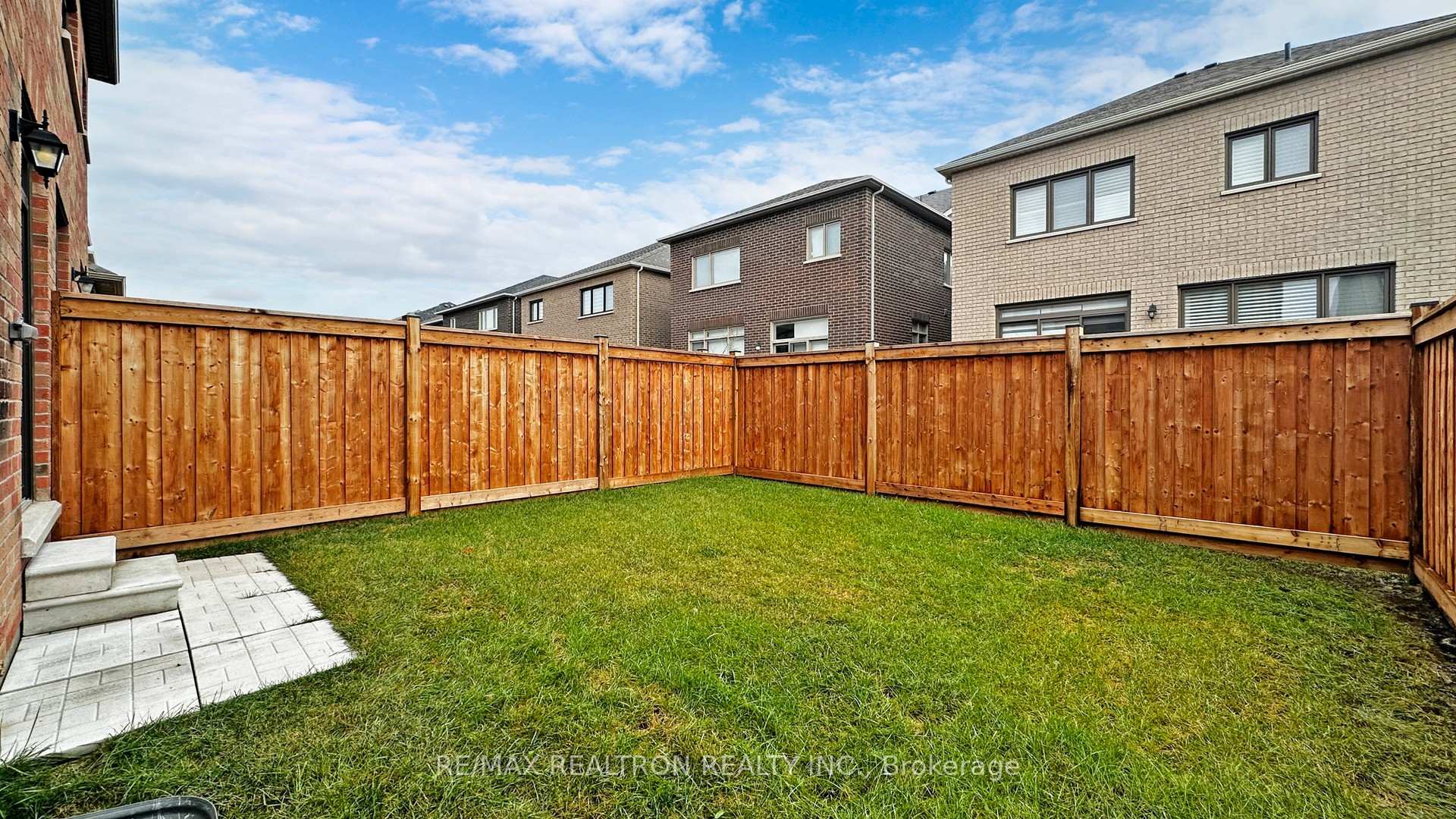 Photo 39 of 19 Macpherson St, Whitby, Rural Whitby — HOMEH