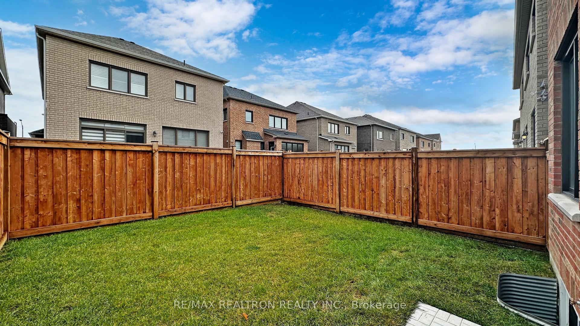 Photo 40 of 19 Macpherson St, Whitby, Rural Whitby — HOMEH
