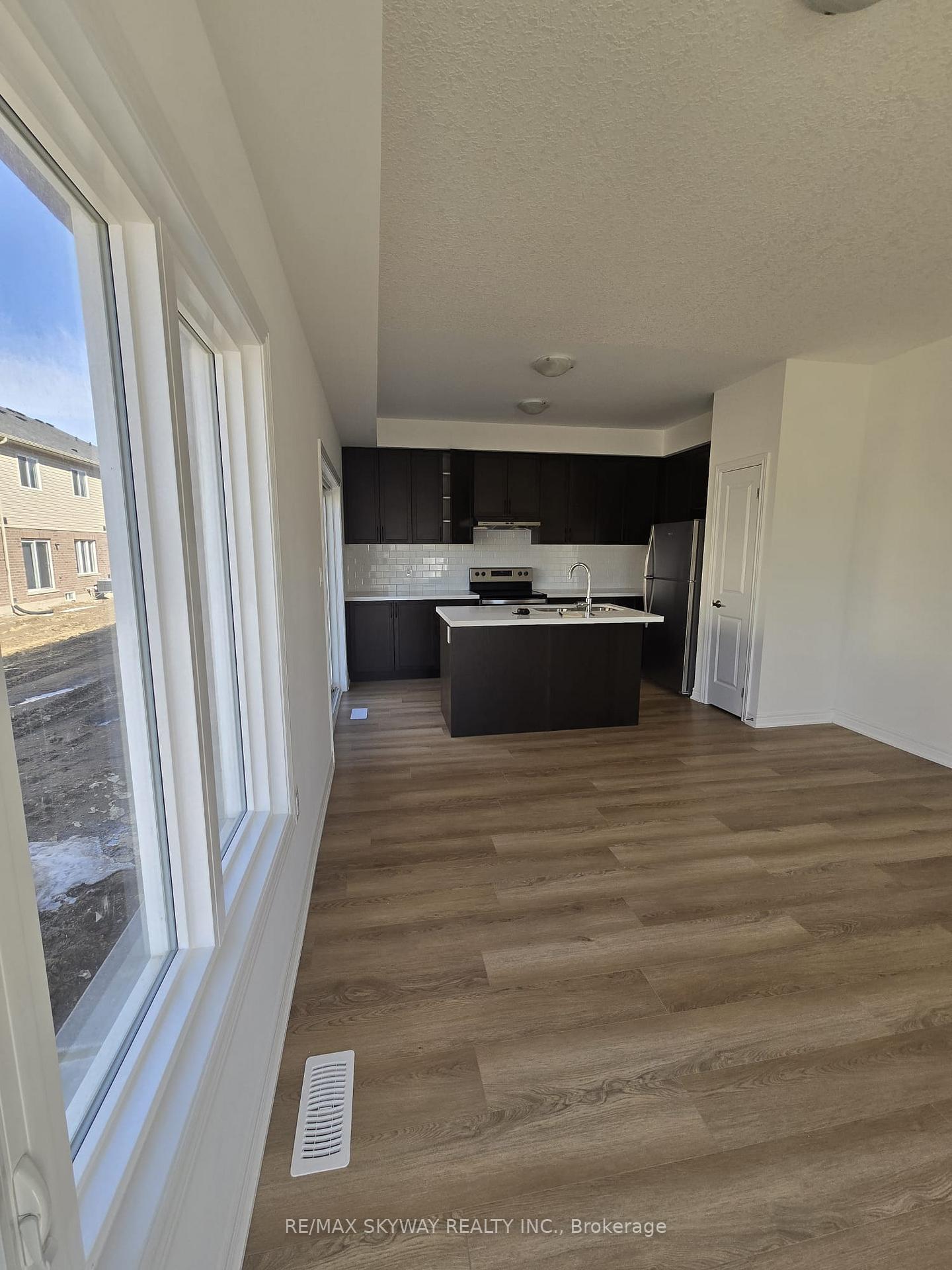 Photo 3 of Unit 15, 205 Thames Way, Hamilton, Mount Hope — HOMEH