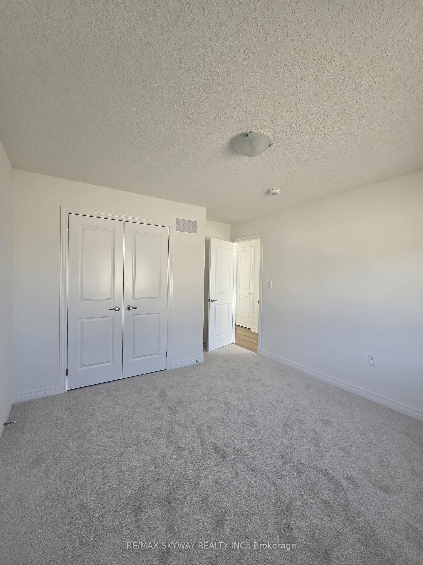 Photo 2 of Unit 15, 205 Thames Way, Hamilton, Mount Hope — HOMEH