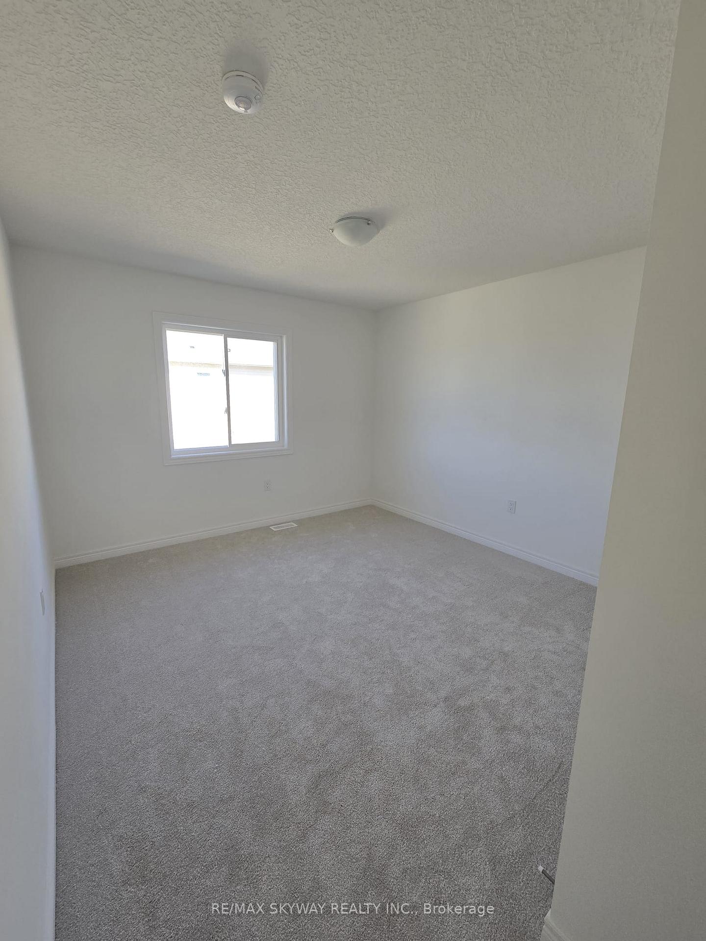 Photo 4 of Unit 15, 205 Thames Way, Hamilton, Mount Hope — HOMEH