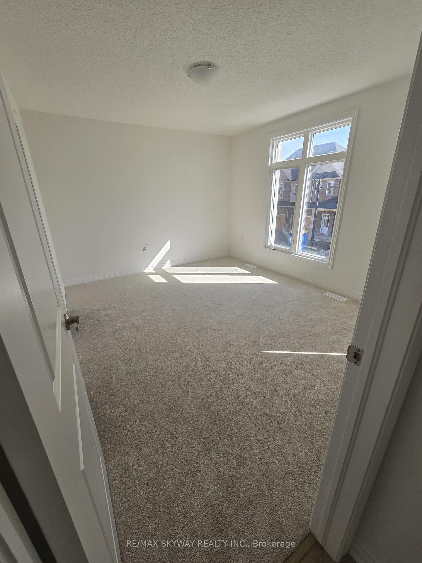 Photo 9 of Unit 15, 205 Thames Way, Hamilton, Mount Hope — HOMEH