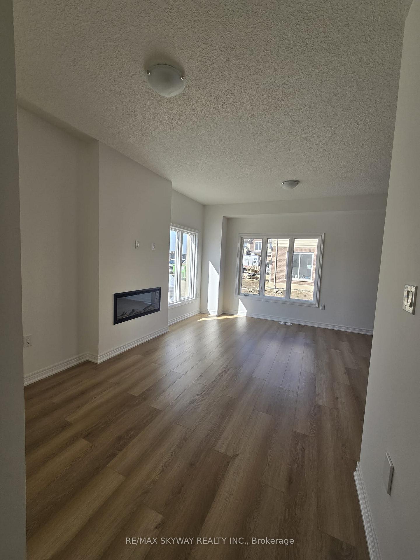 Photo 11 of Unit 15, 205 Thames Way, Hamilton, Mount Hope — HOMEH