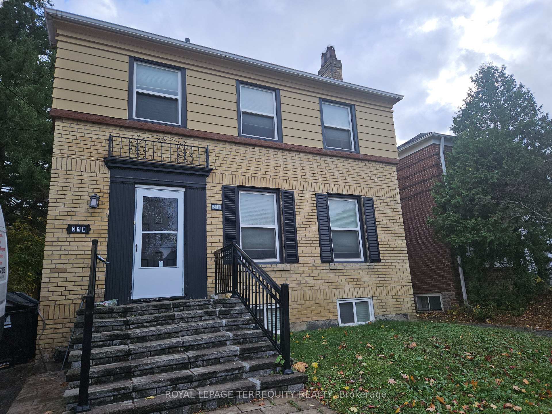 Front of 319 Lawrence Avenue W