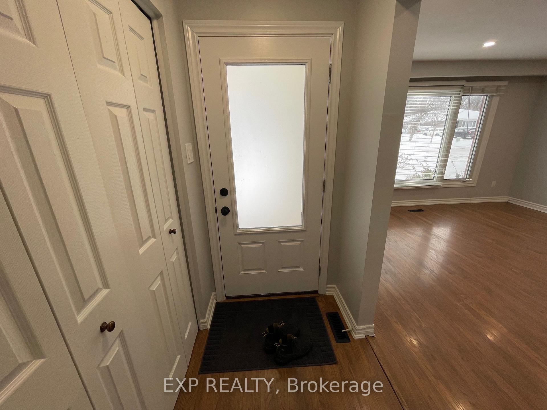 Photo 3 of 7 Burbank Pl (Main), Barrie, Wellington — HOMEH
