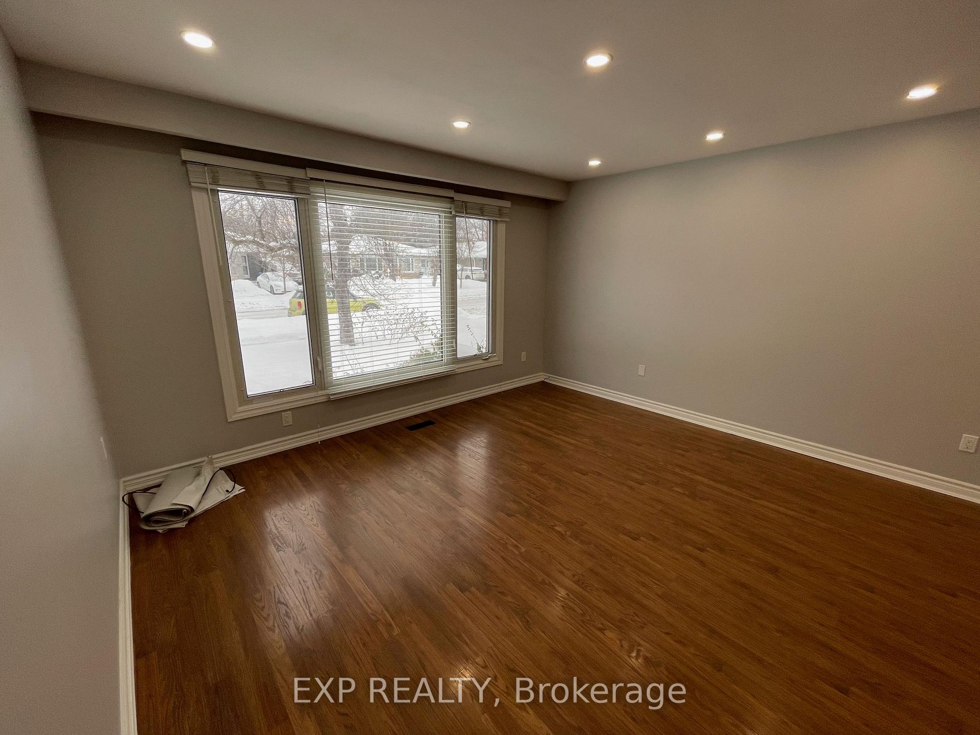 Photo 4 of 7 Burbank Pl (Main), Barrie, Wellington — HOMEH