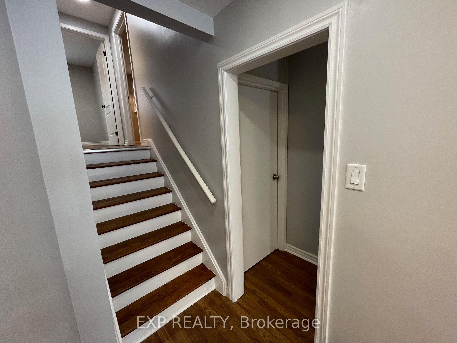 Photo 9 of 7 Burbank Pl (Main), Barrie, Wellington — HOMEH