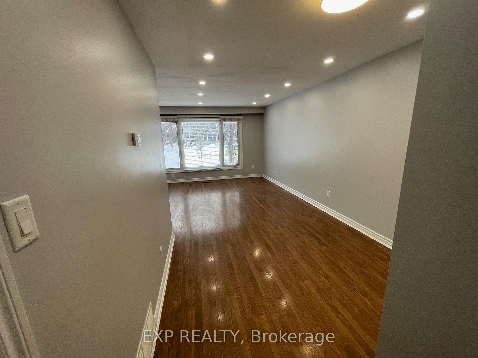 Photo 11 of 7 Burbank Pl (Main), Barrie, Wellington — HOMEH