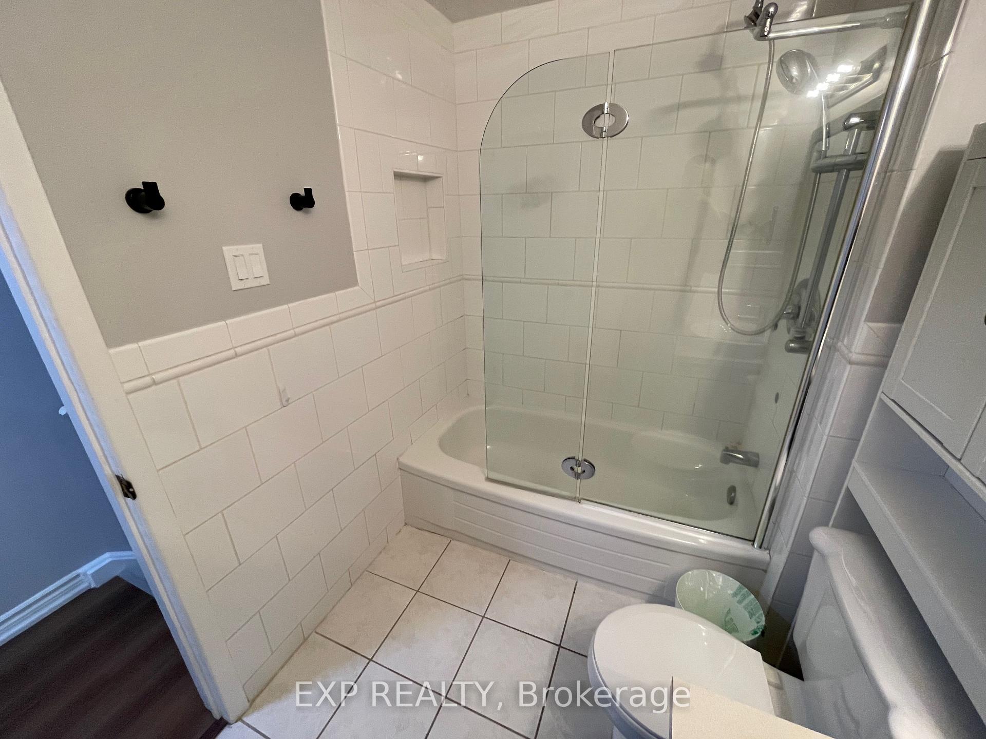 Photo 12 of 7 Burbank Pl (Main), Barrie, Wellington — HOMEH