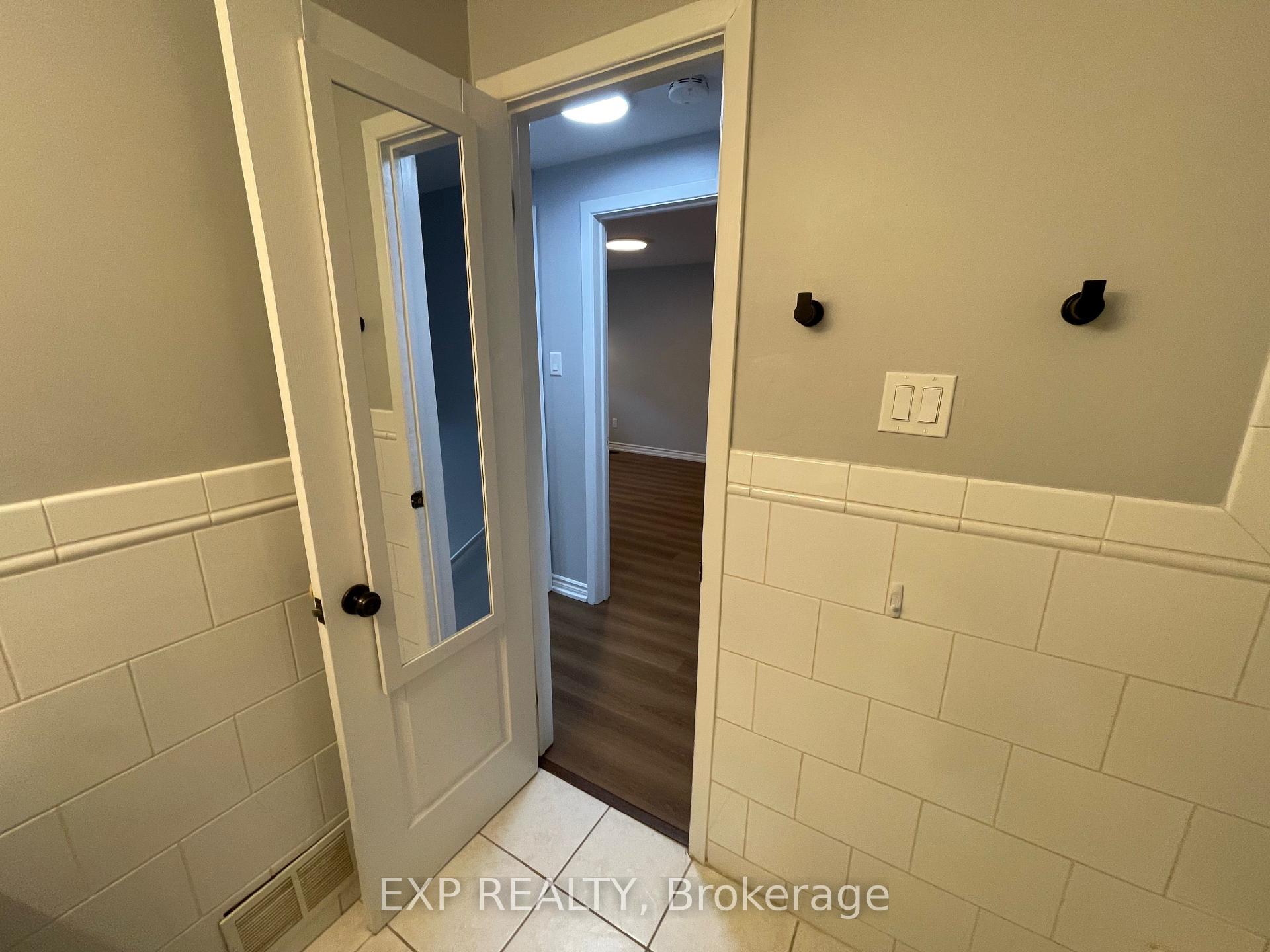 Photo 13 of 7 Burbank Pl (Main), Barrie, Wellington — HOMEH
