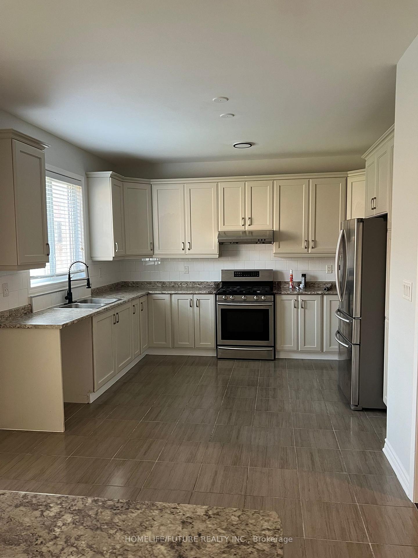 Photo 8 of 1073 Foxtail Crescent, Pickering, Rural Pickering — HOMEH