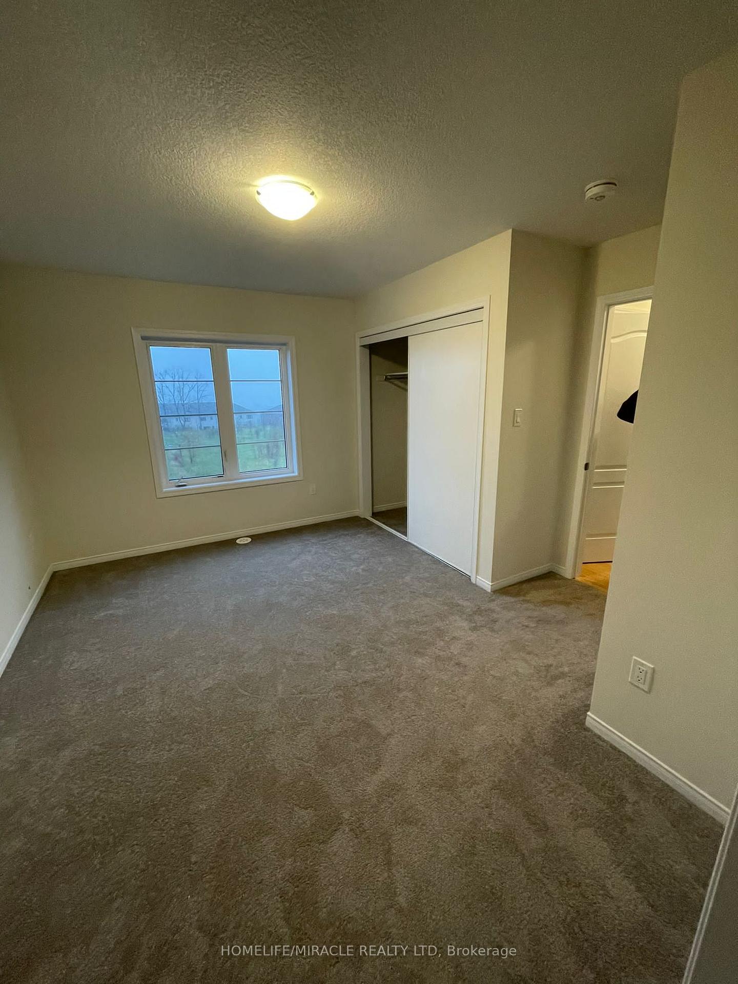 Photo 2 of 19 Utter Place, Hamilton, Stoney Creek — HOMEH