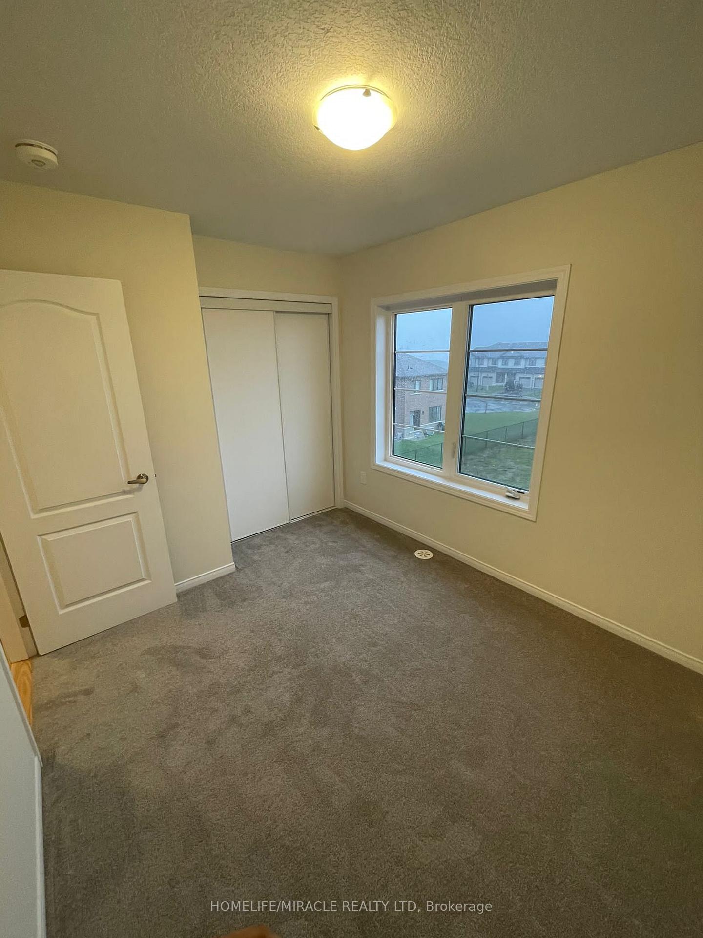 Photo 11 of 19 Utter Place, Hamilton, Stoney Creek — HOMEH