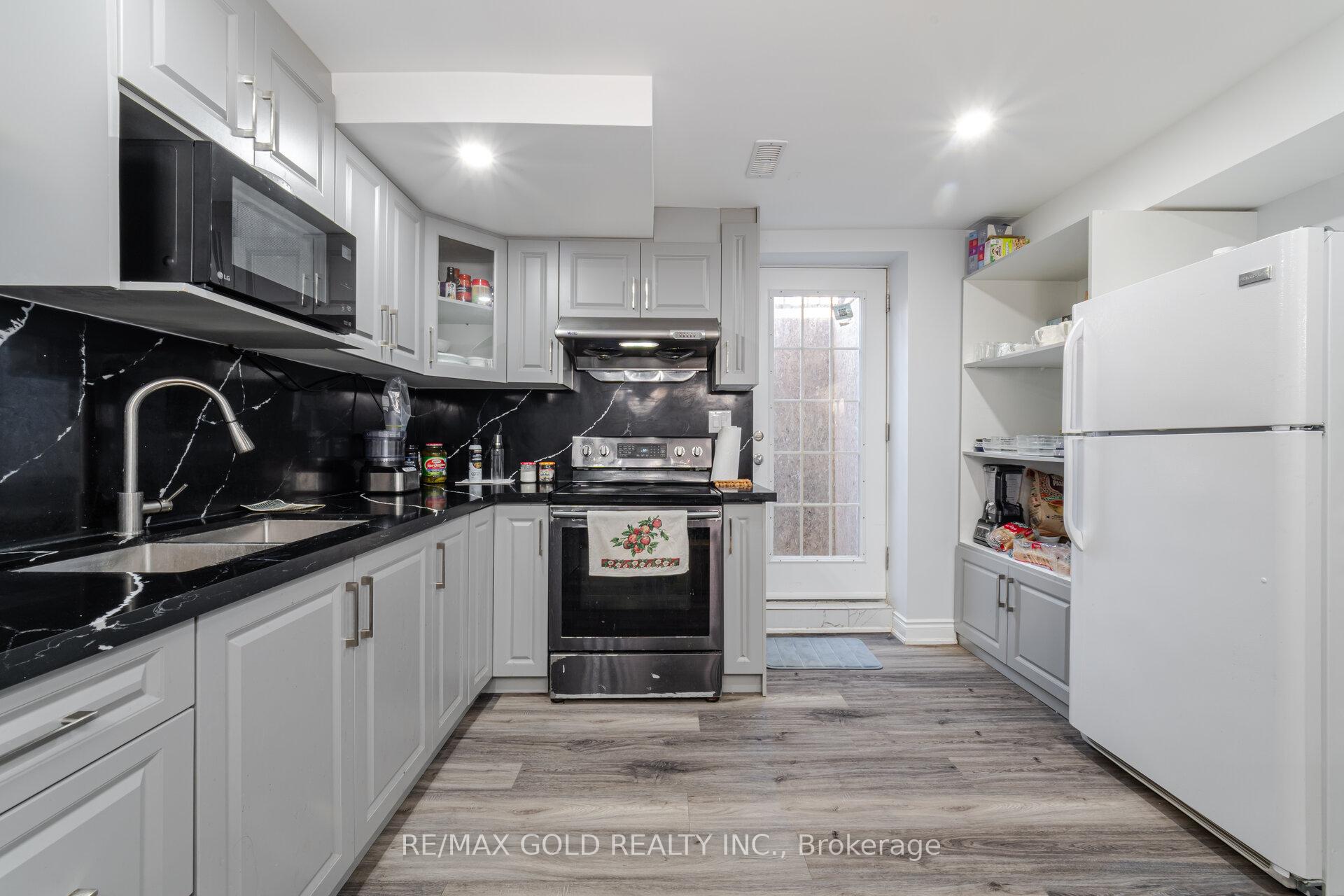 Photo 2 of Unit unit 2, 13 Redfern Street, Brampton, Northwest Brampton — HOMEH