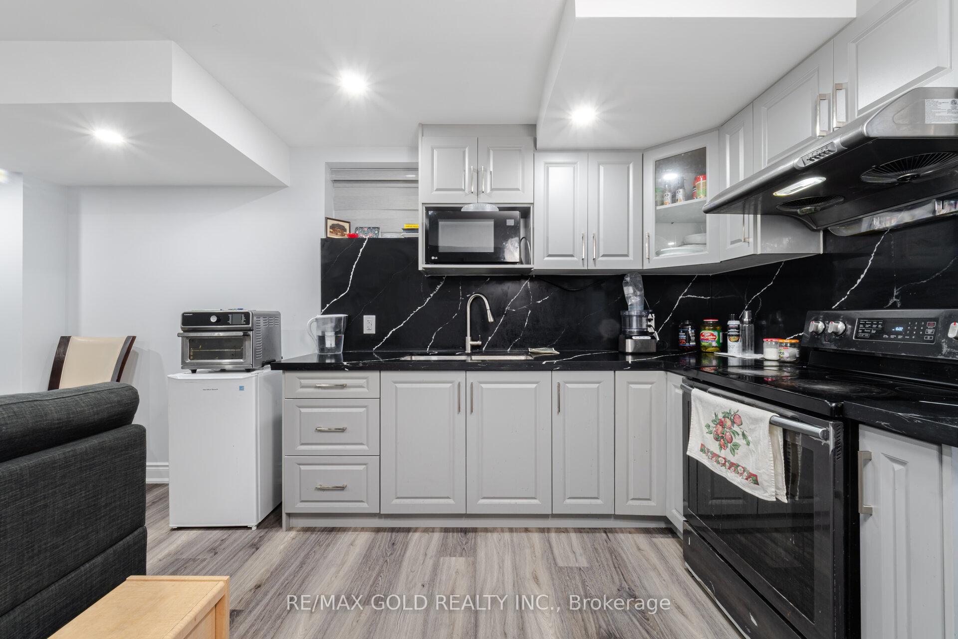 Photo 5 of Unit unit 2, 13 Redfern Street, Brampton, Northwest Brampton — HOMEH