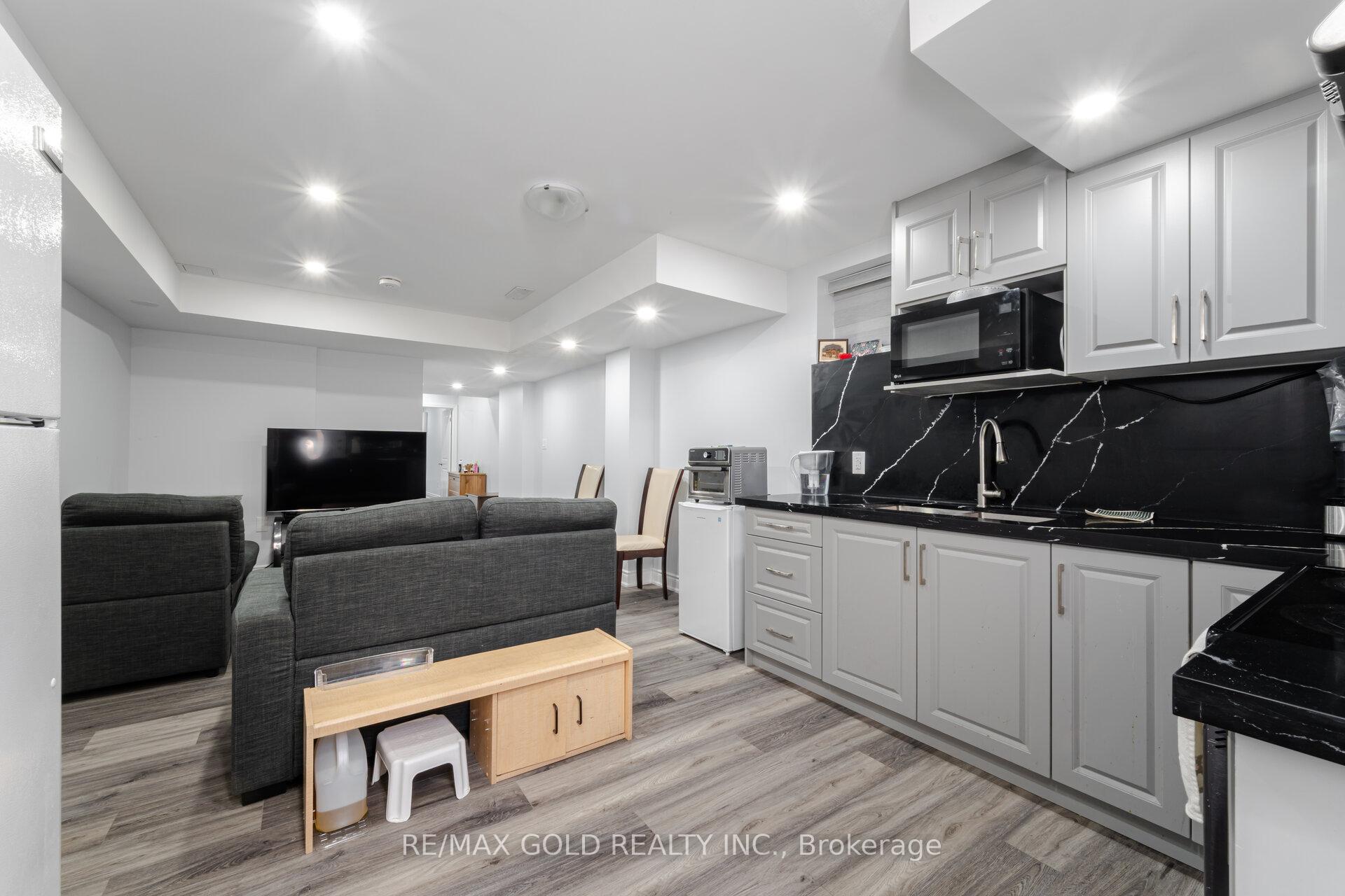 Photo 6 of Unit unit 2, 13 Redfern Street, Brampton, Northwest Brampton — HOMEH