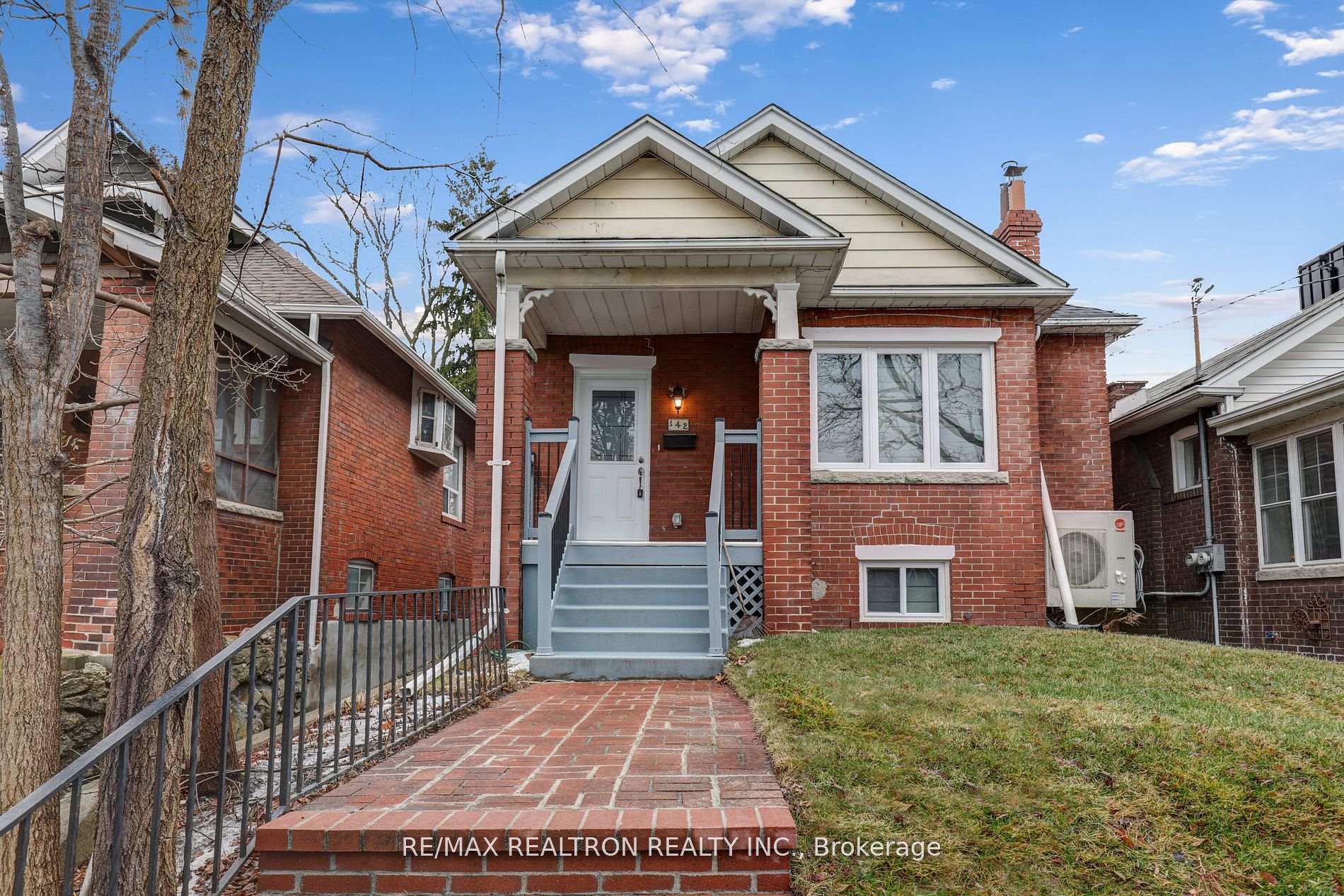 Front of 142 Eastwood Road S