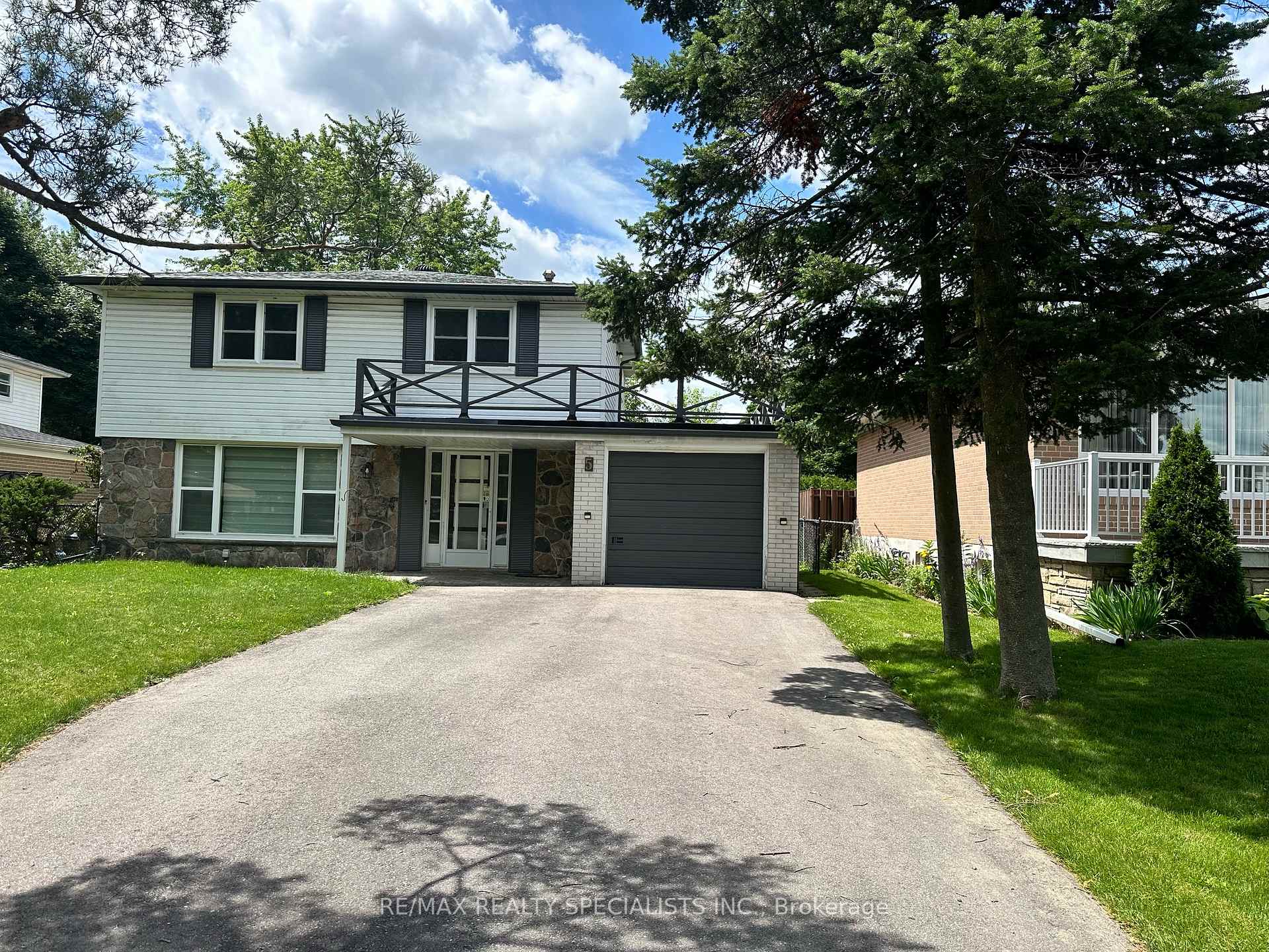 Front of Unit BSMNT, 5 Norval Crescent