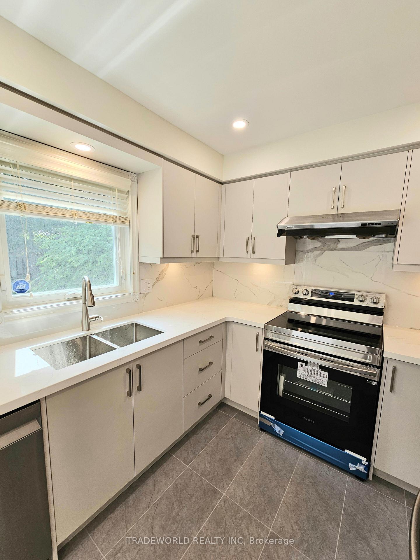 Photo 12 of 49 Livingstone Road, Markham, Thornlea — HOMEH