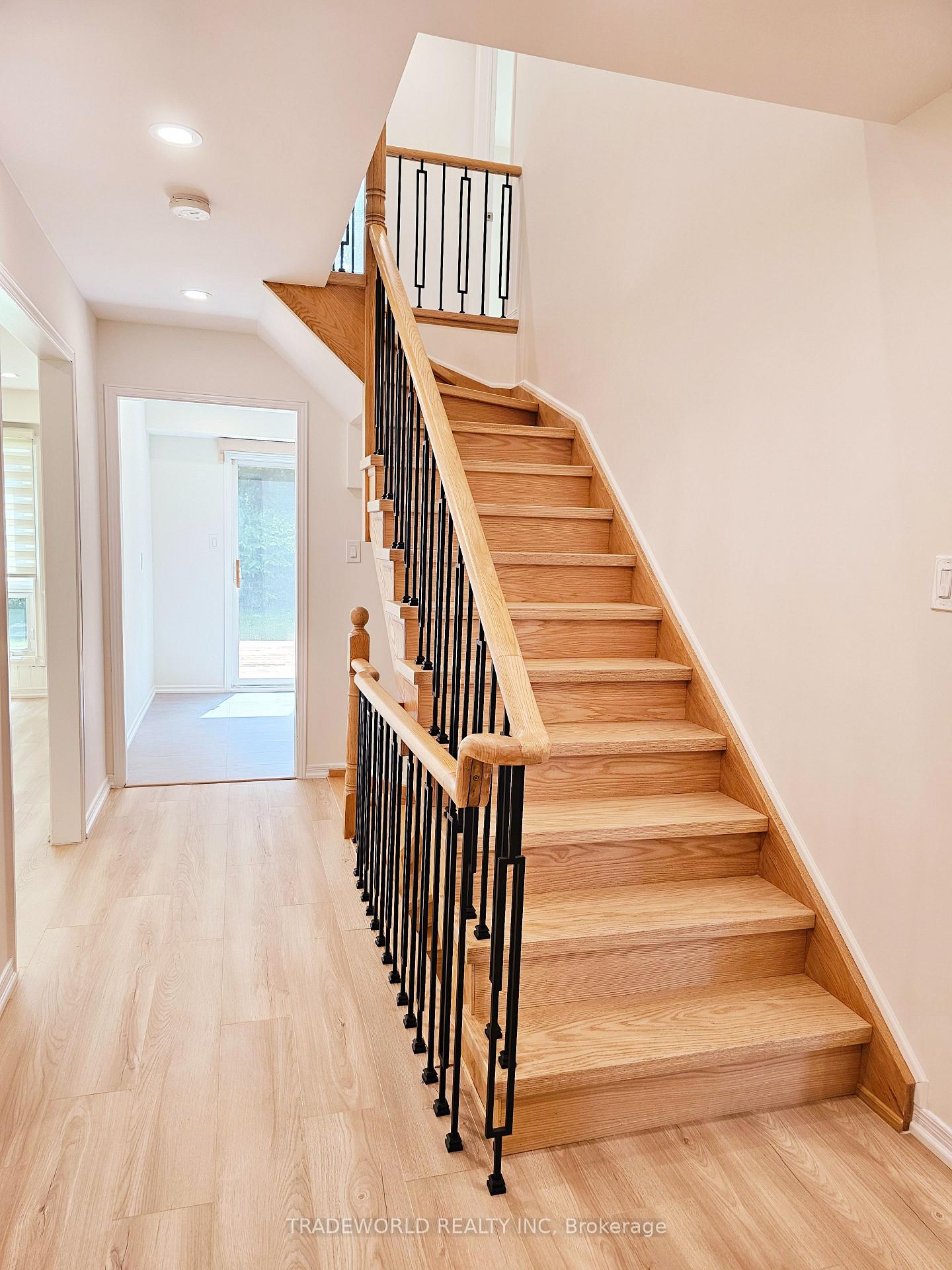 Photo 4 of 49 Livingstone Road, Markham, Thornlea — HOMEH
