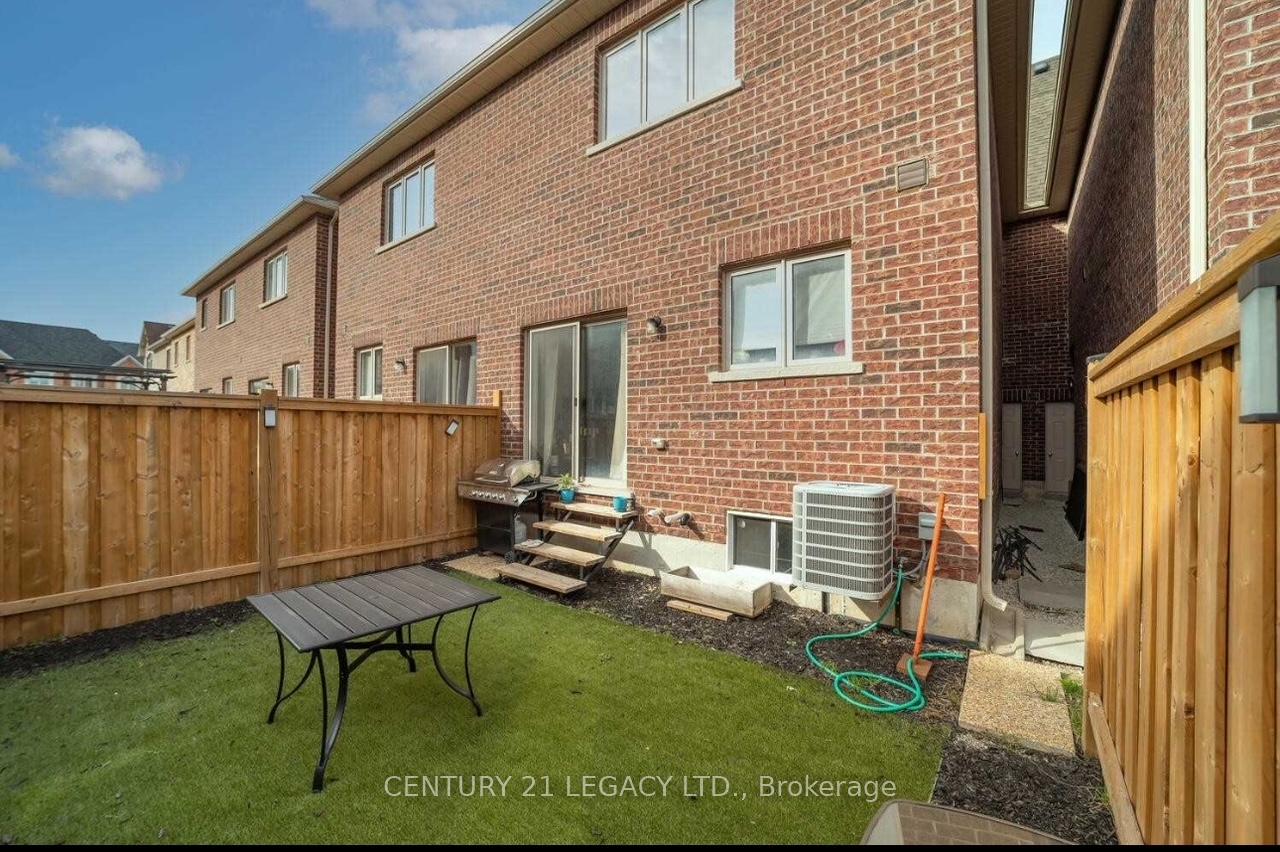Photo 12 of 9 Yately Street, Brampton, Northwest Brampton — HOMEH