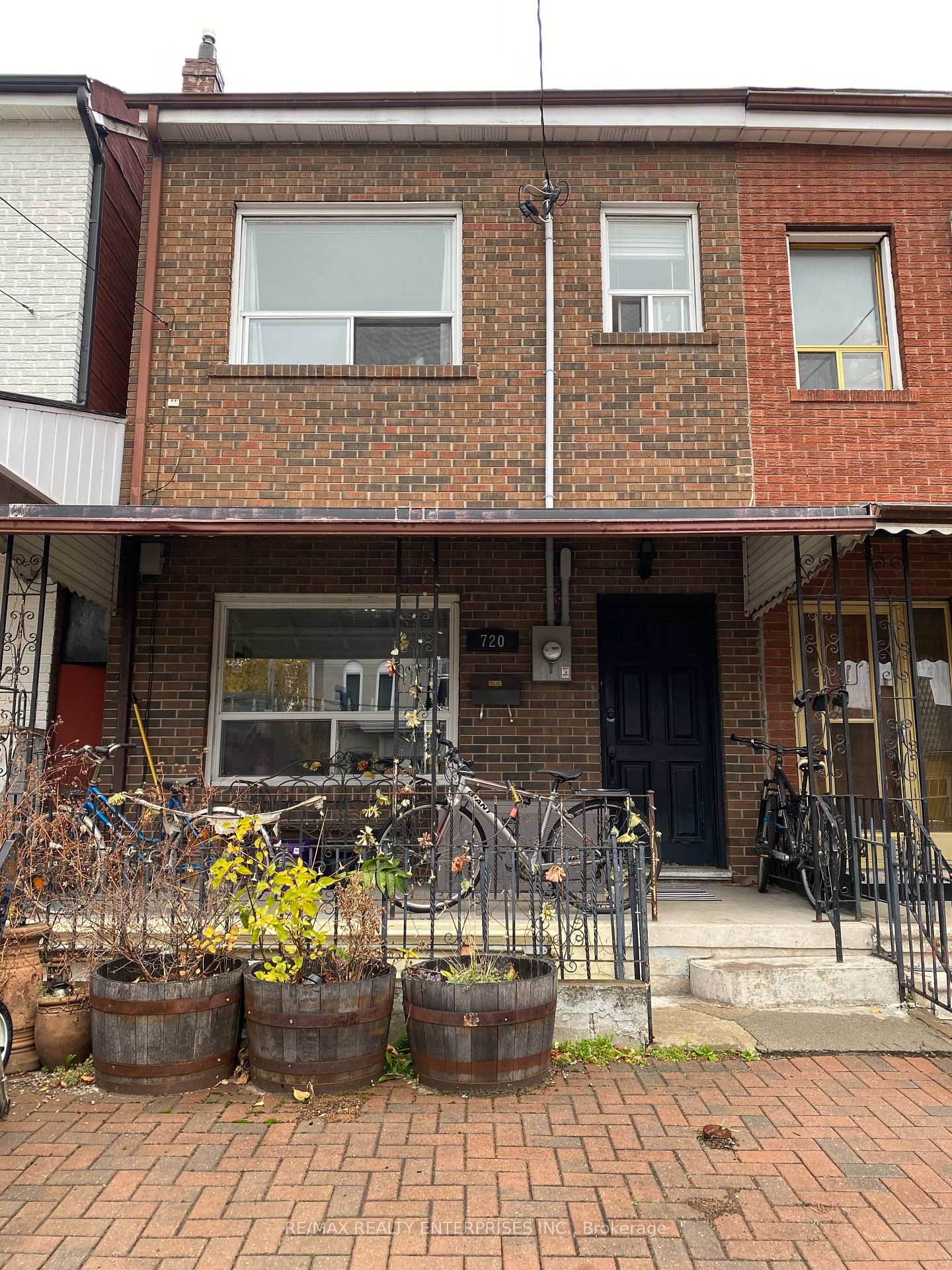 Front of 720 Richmond Street W