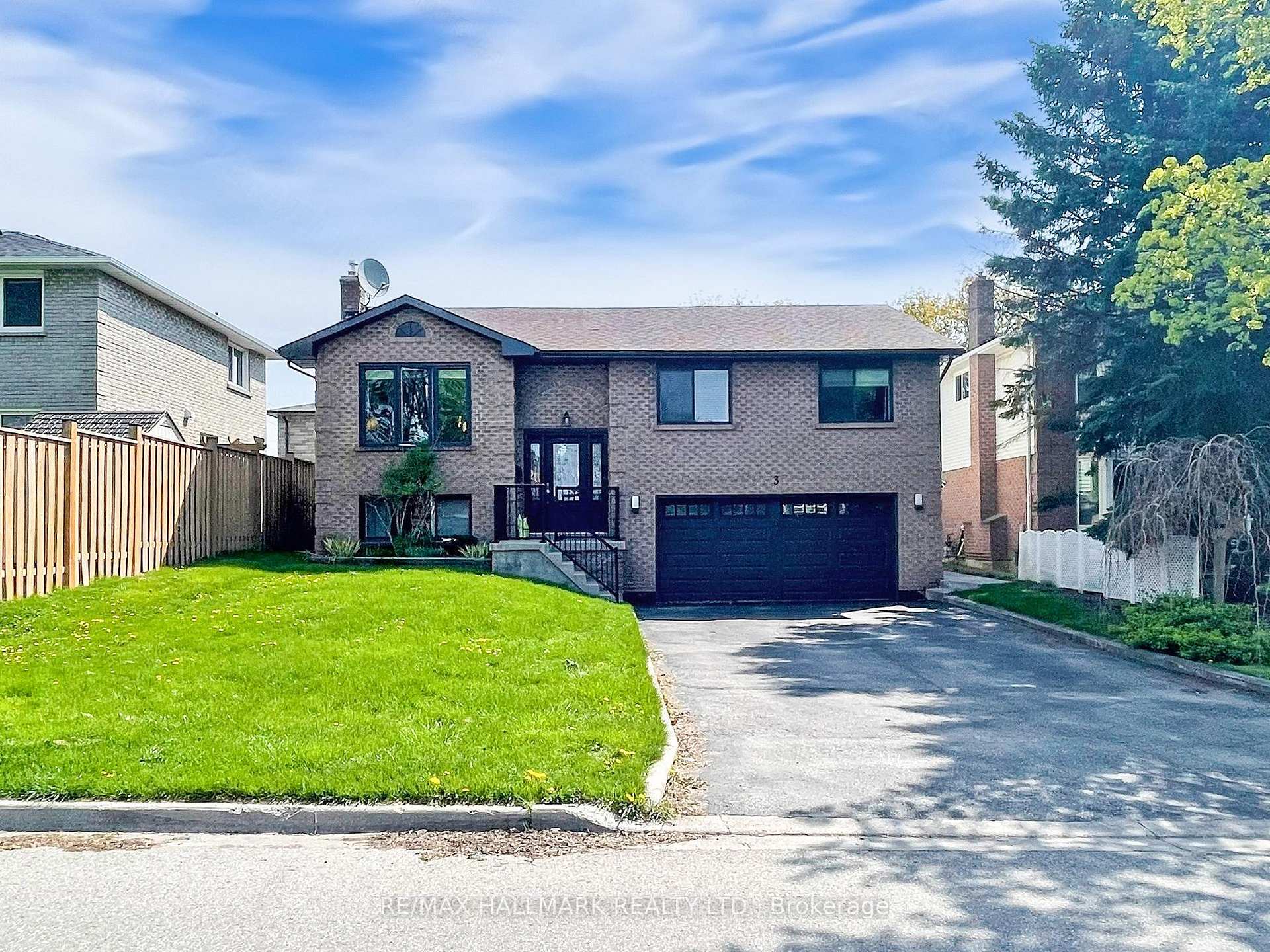 Photo 3 of 3 Cherry Blossom Crescent, Clarington, Courtice — HOMEH