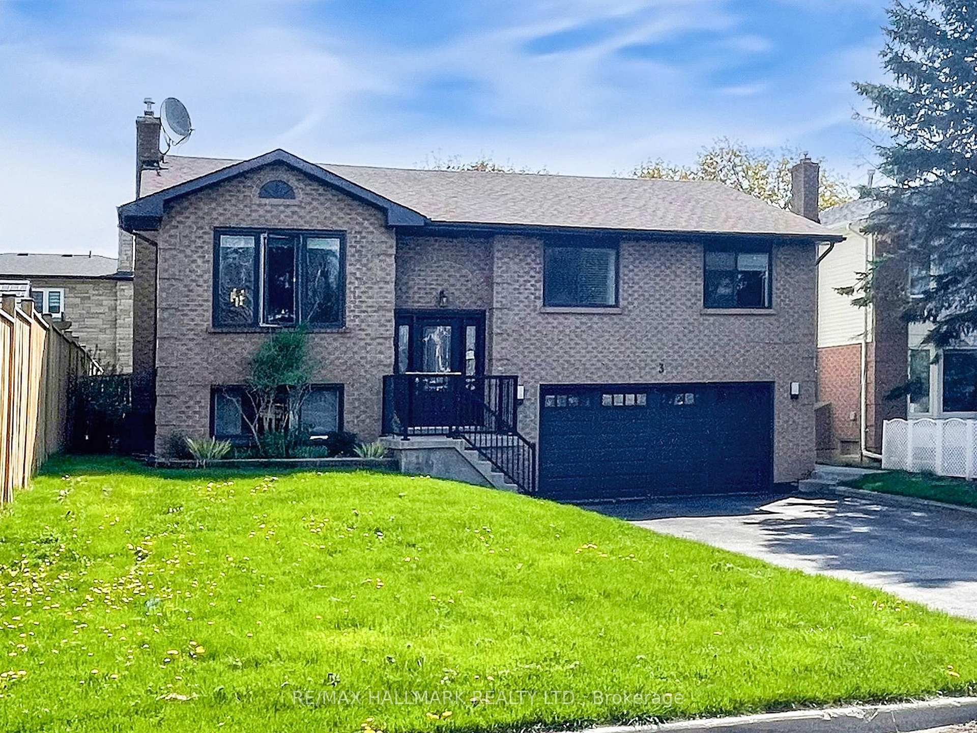 Photo 4 of 3 Cherry Blossom Crescent, Clarington, Courtice — HOMEH