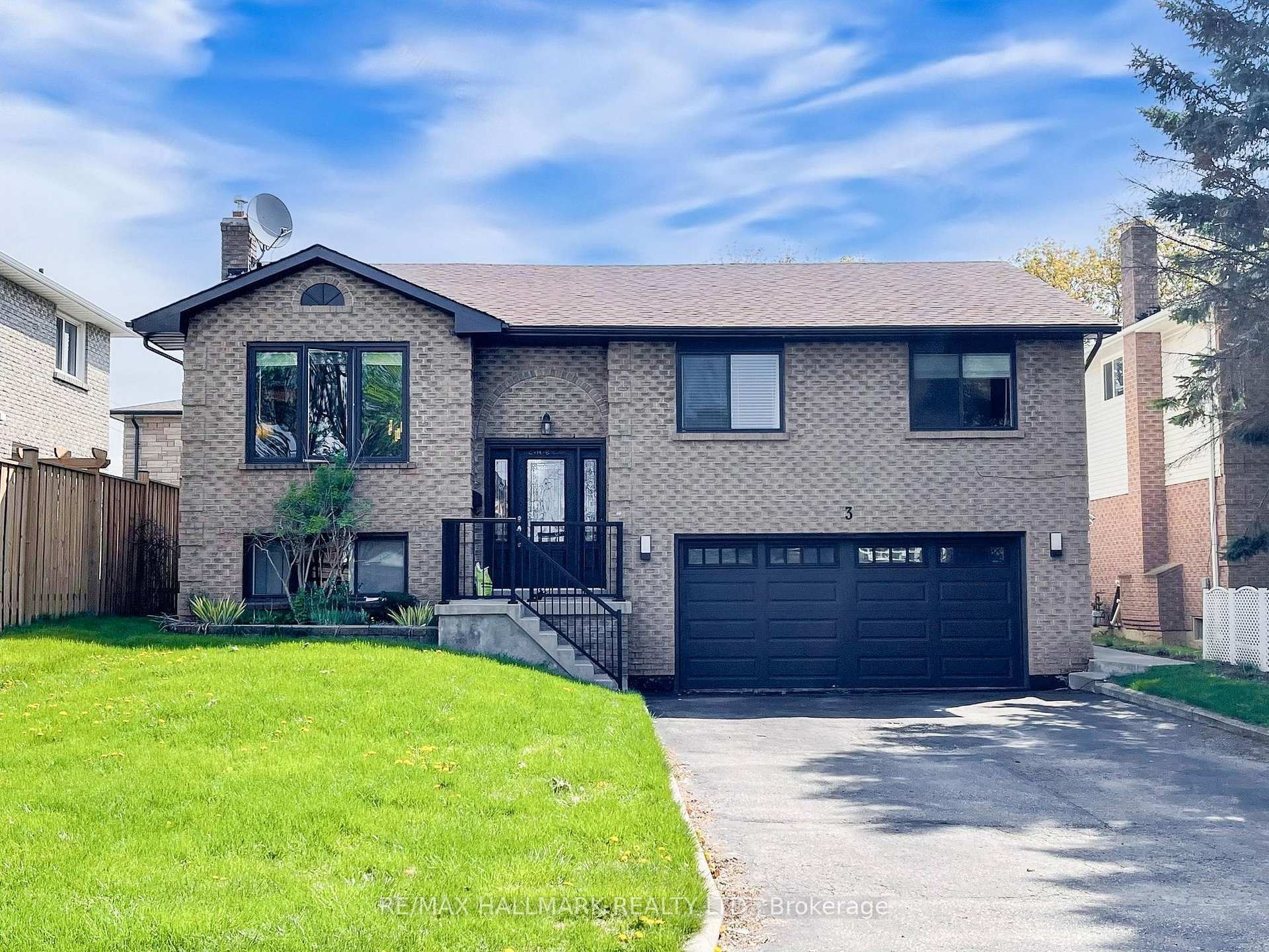 Photo 5 of 3 Cherry Blossom Crescent, Clarington, Courtice — HOMEH