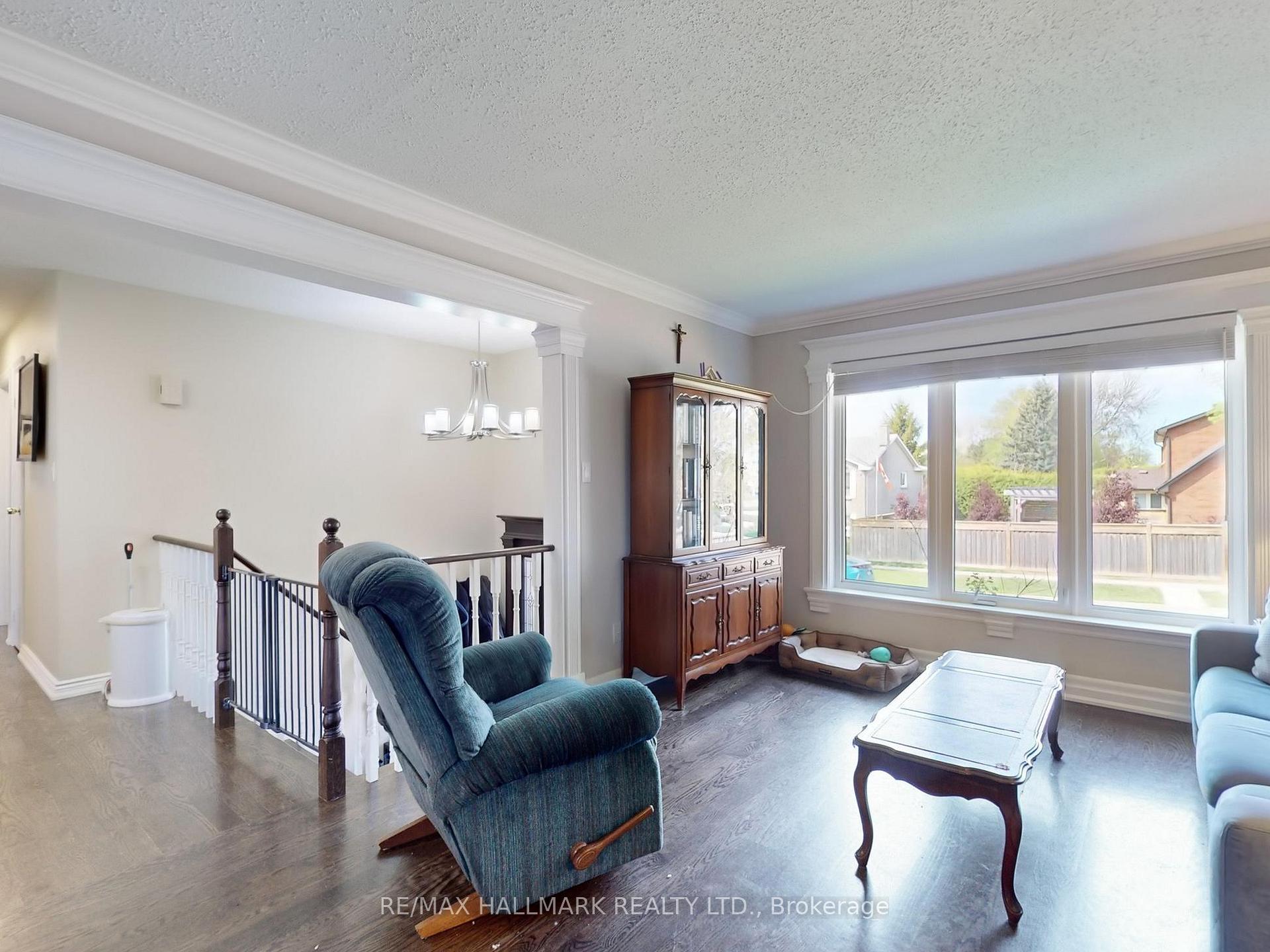 Photo 6 of 3 Cherry Blossom Crescent, Clarington, Courtice — HOMEH