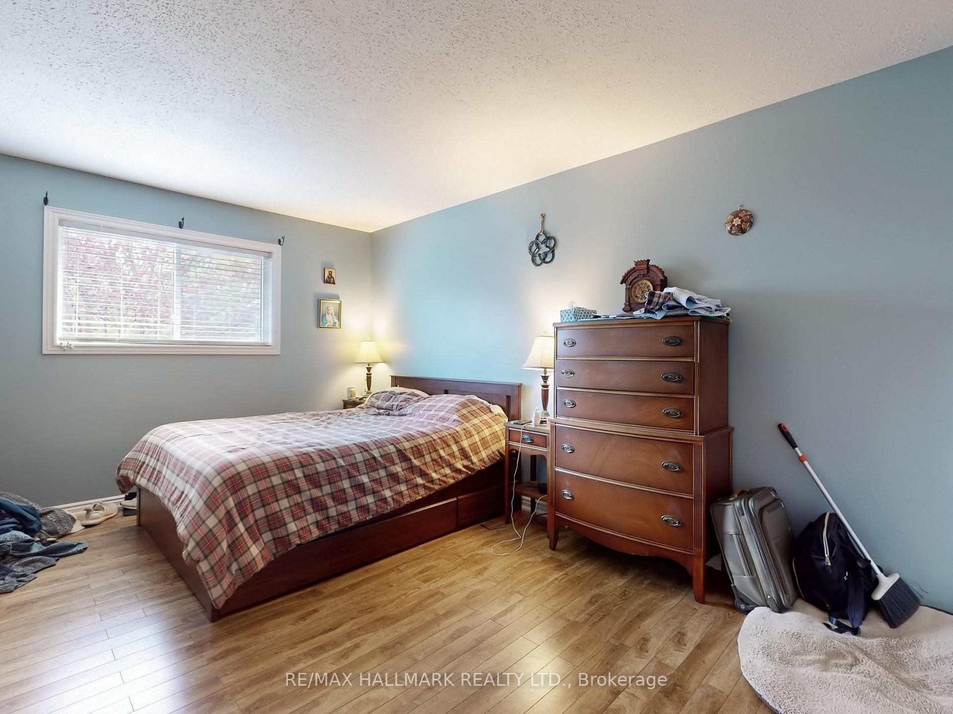 Photo 17 of 3 Cherry Blossom Crescent, Clarington, Courtice — HOMEH