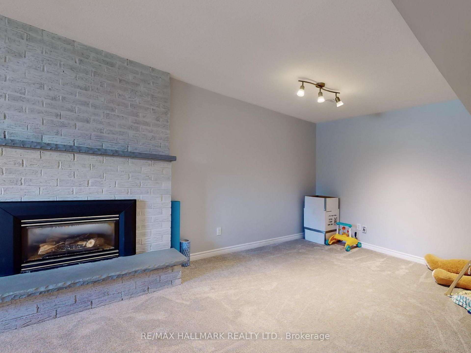 Photo 33 of 3 Cherry Blossom Crescent, Clarington, Courtice — HOMEH