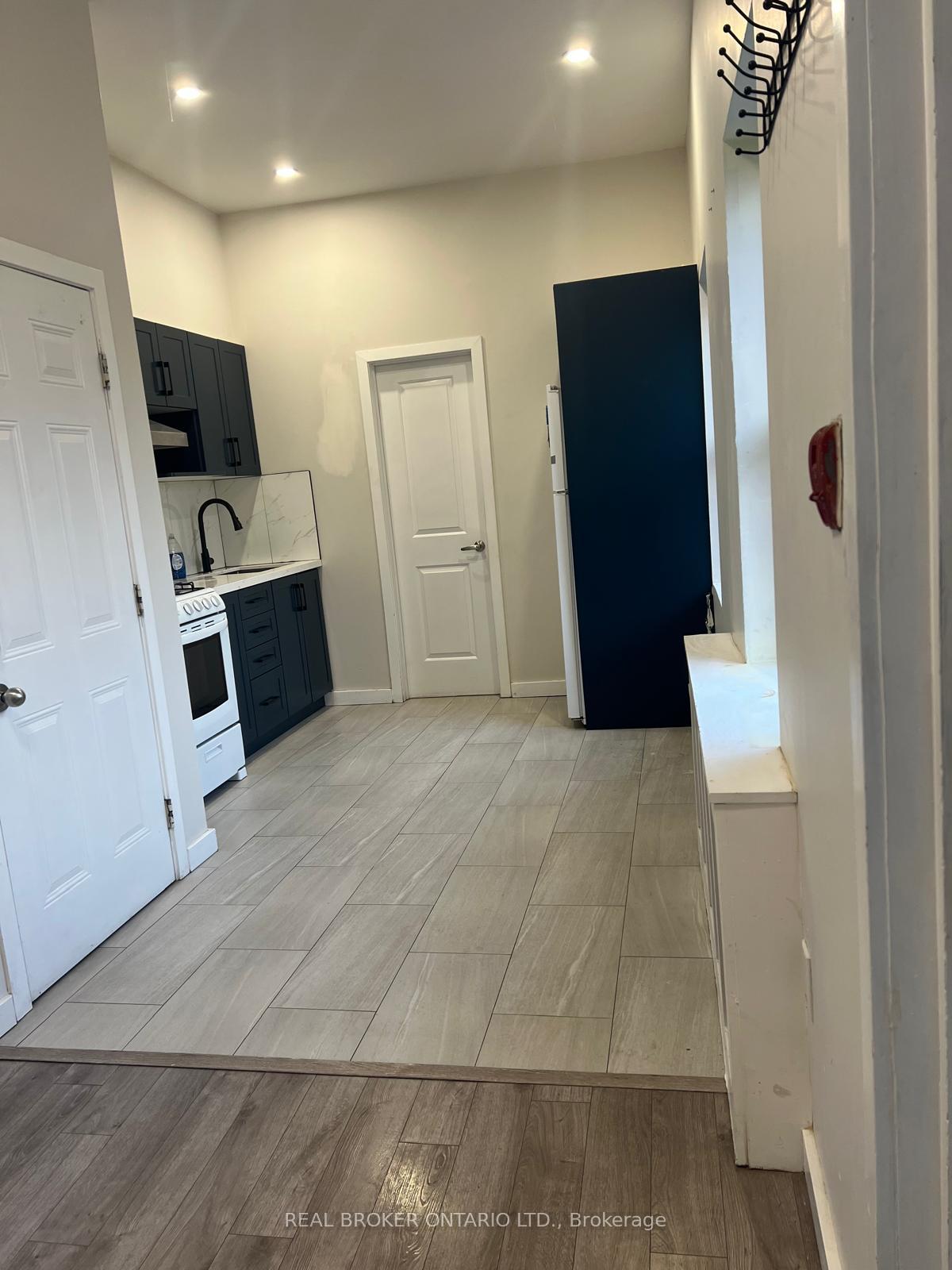 Photo 3 of Unit 3rd Flr, 770 St. Clair West Avenue, Toronto, Humewood-Cedarvale — HOMEH