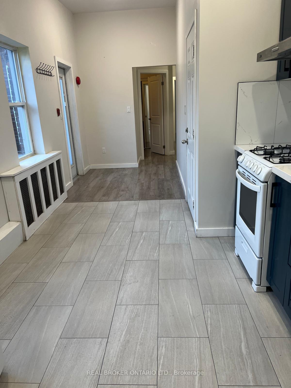 Photo 4 of Unit 3rd Flr, 770 St. Clair West Avenue, Toronto, Humewood-Cedarvale — HOMEH