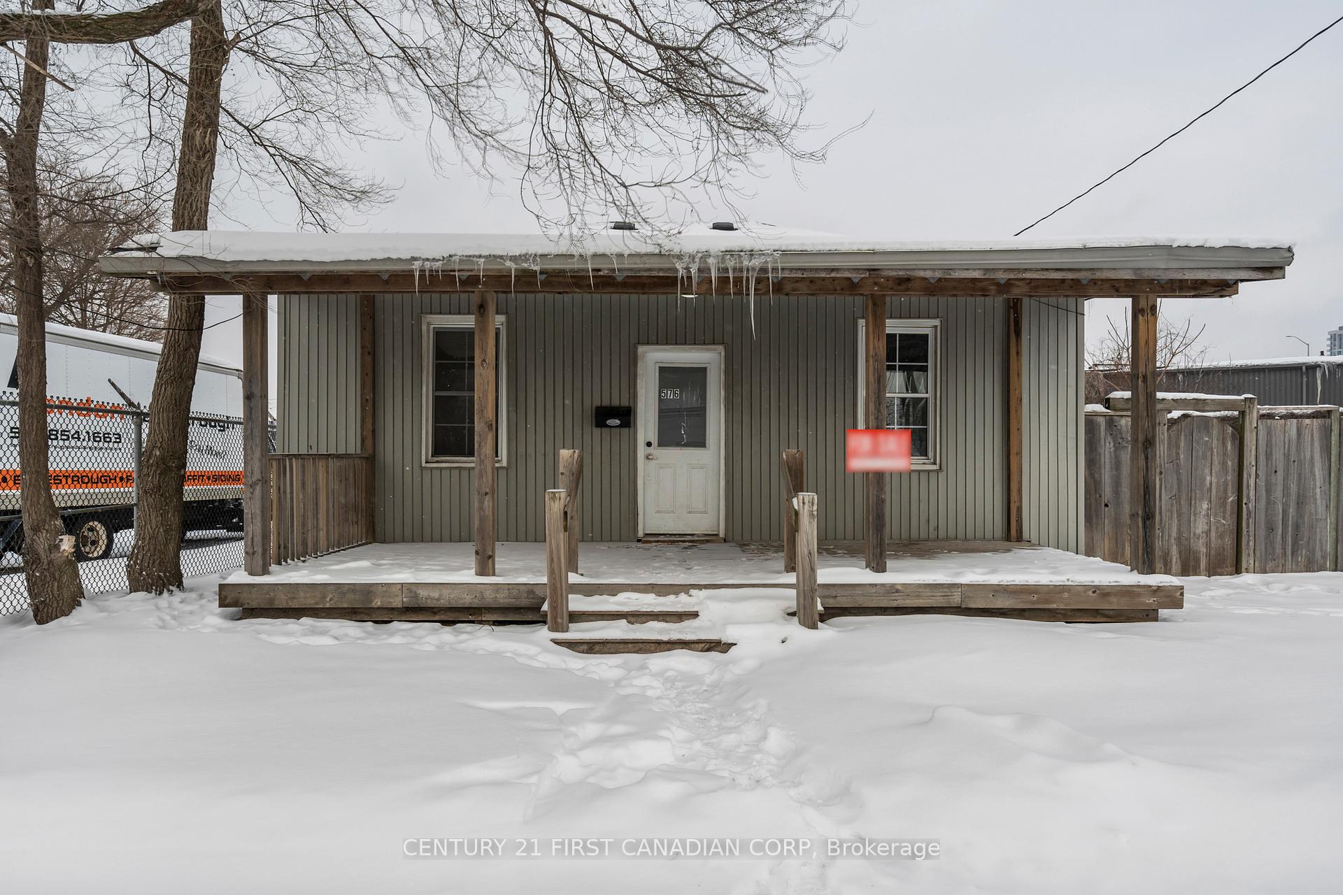 Front of 576 horton Street E