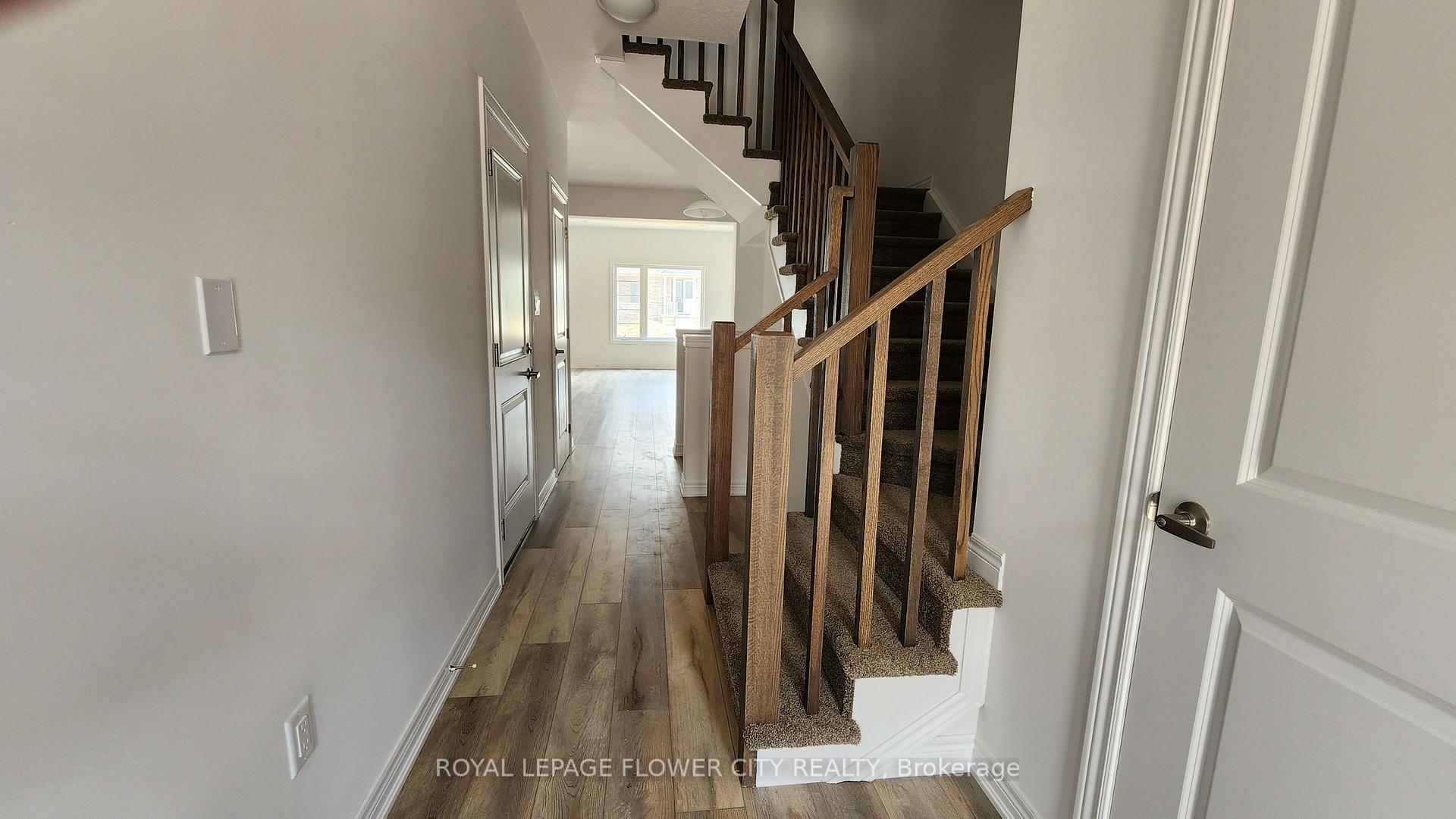 Photo 2 of Unit 91, 120 Court Drive, Brant, Paris — HOMEH