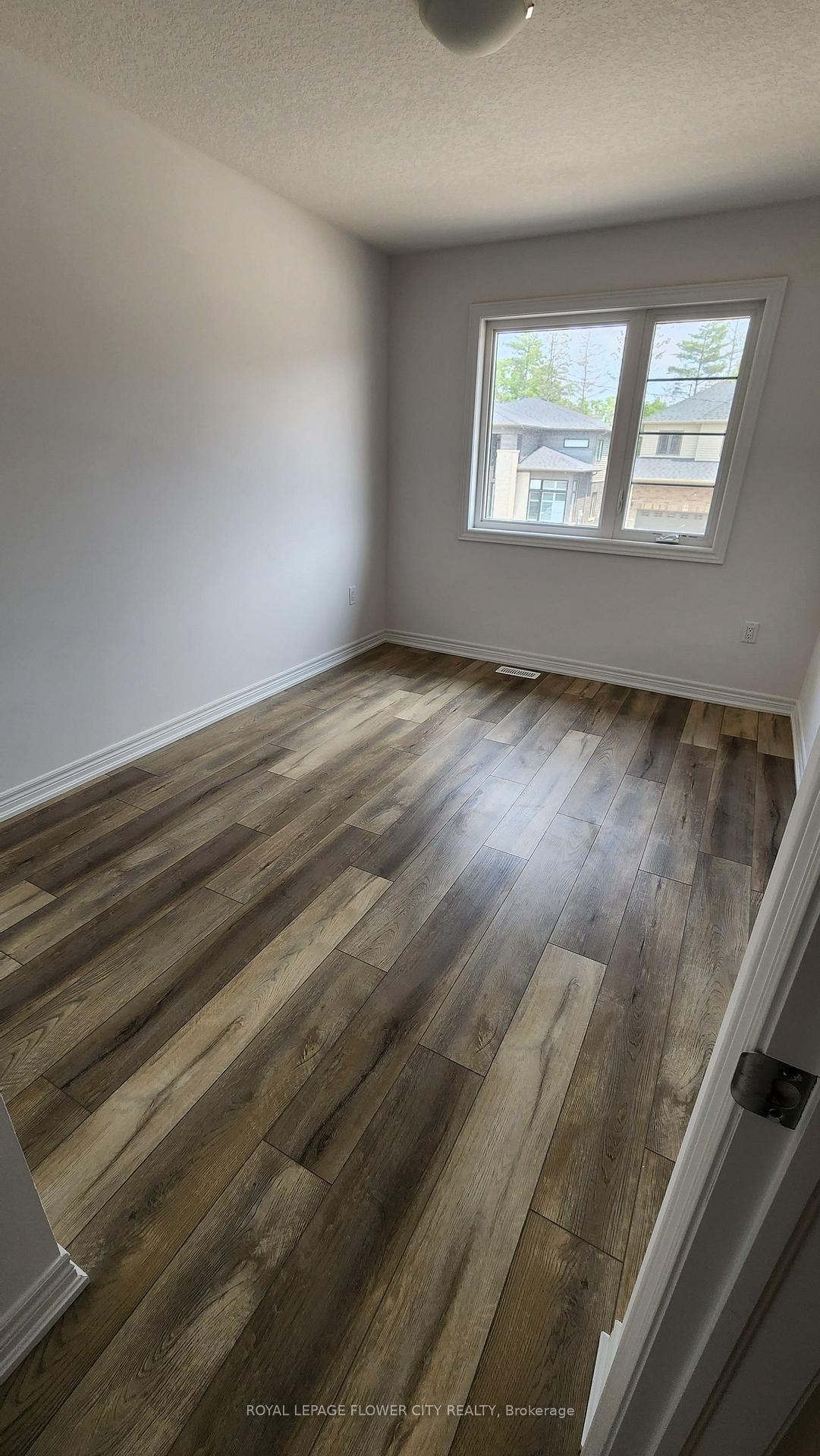 Photo 17 of Unit 91, 120 Court Drive, Brant, Paris — HOMEH