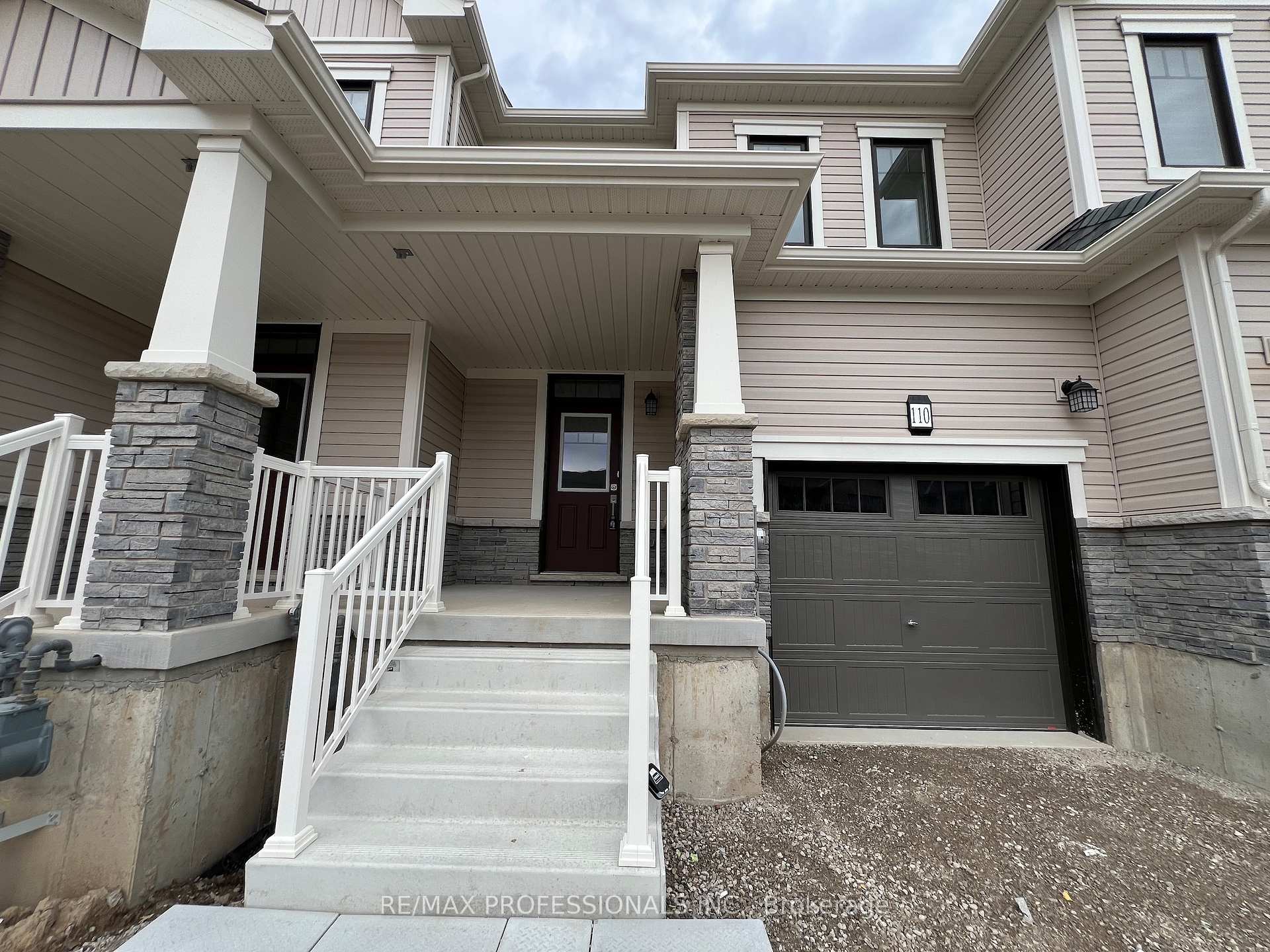 Photo 4 of 110 Granville Crescent, Haldimand — HOMEH