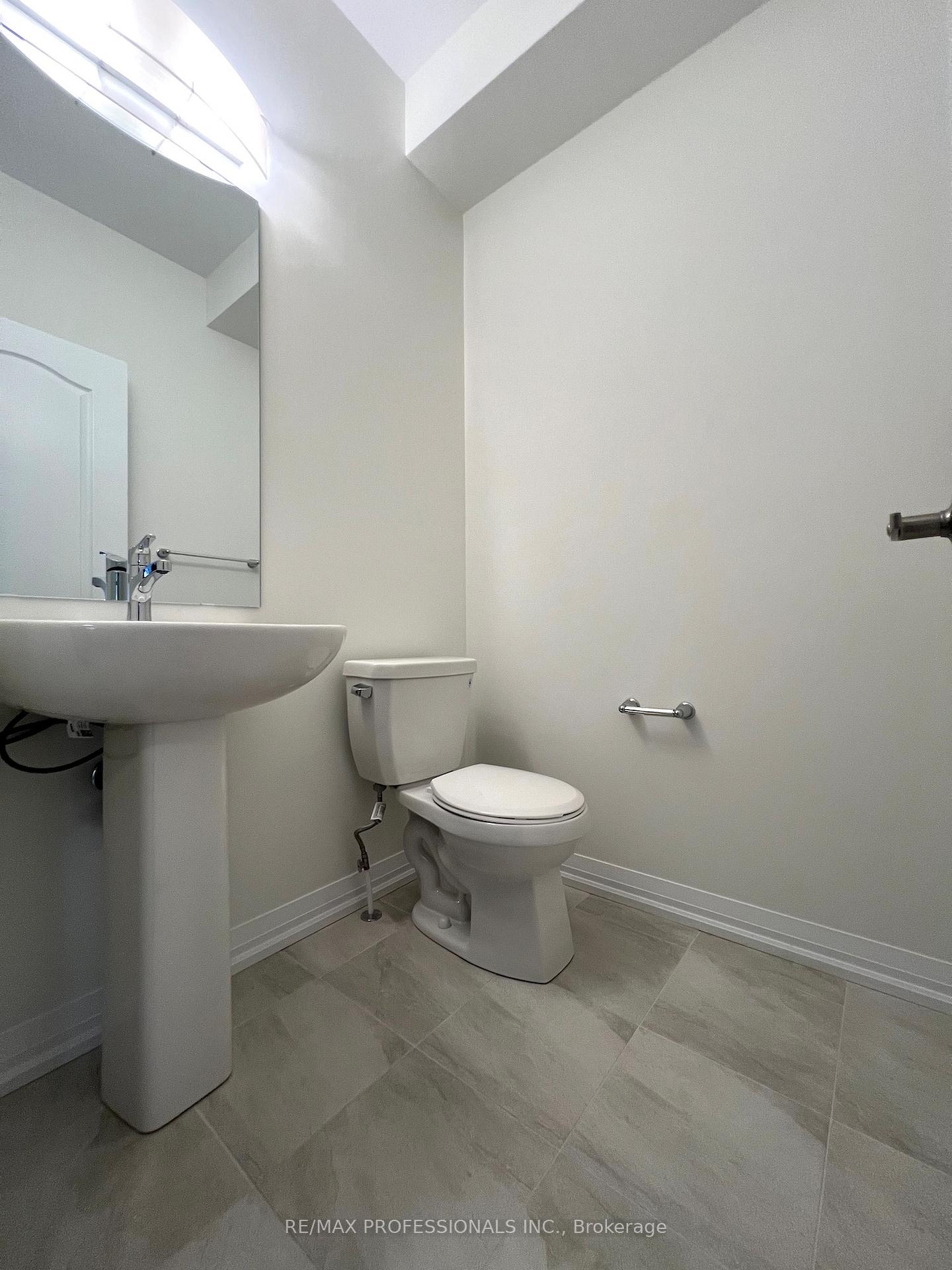 Photo 3 of 110 Granville Crescent, Haldimand — HOMEH