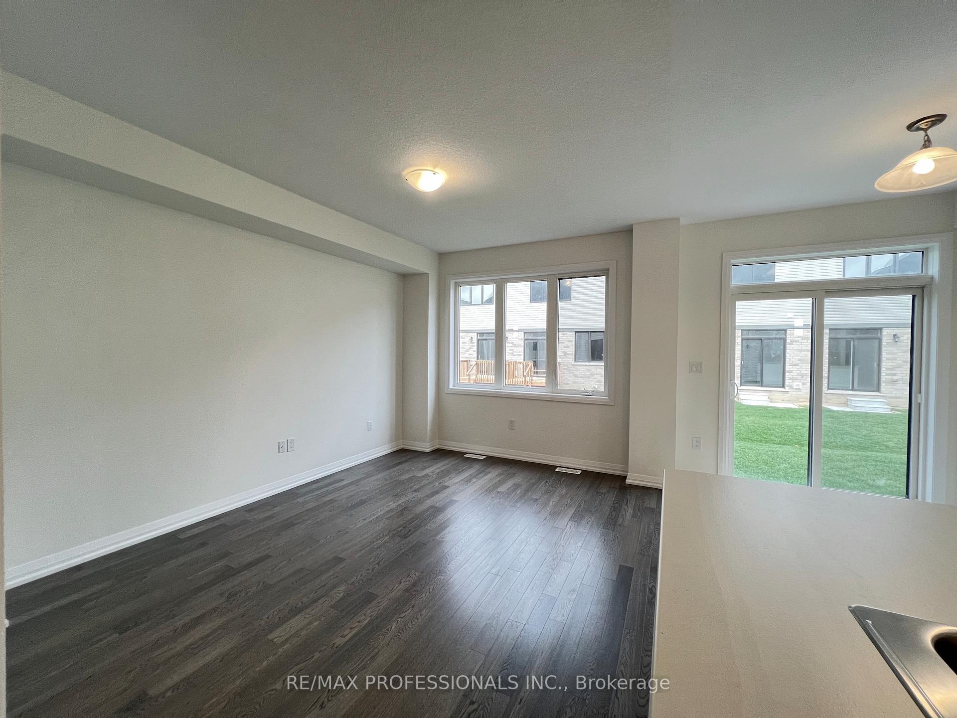 Photo 5 of 110 Granville Crescent, Haldimand — HOMEH
